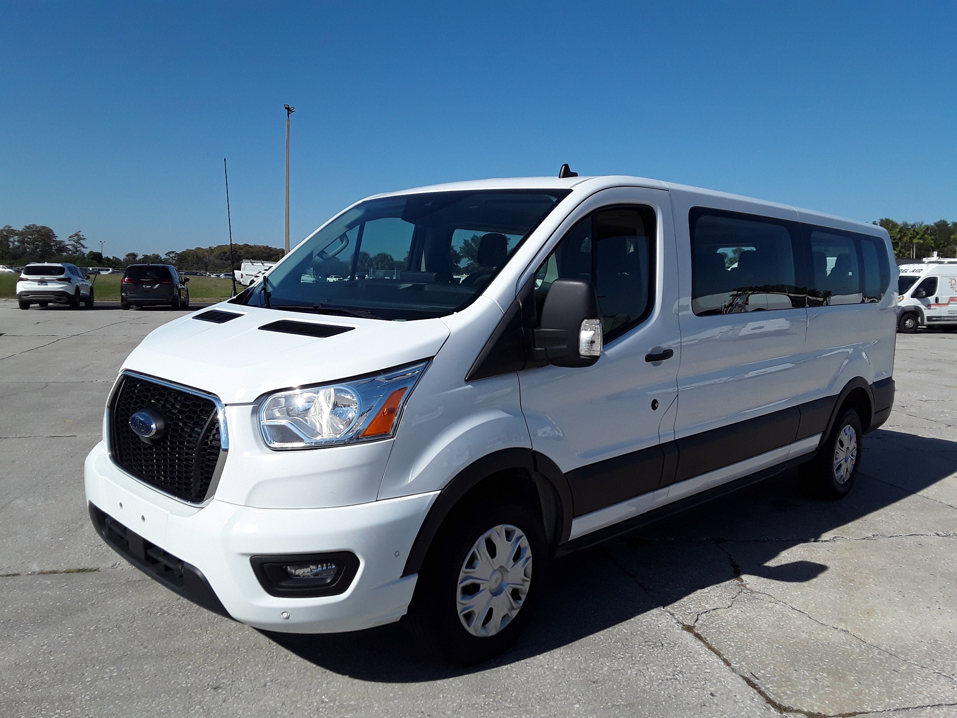 Image of Used 2022 Ford Transit Passenger Wagon T-350 148" Low Roof XLT RWD