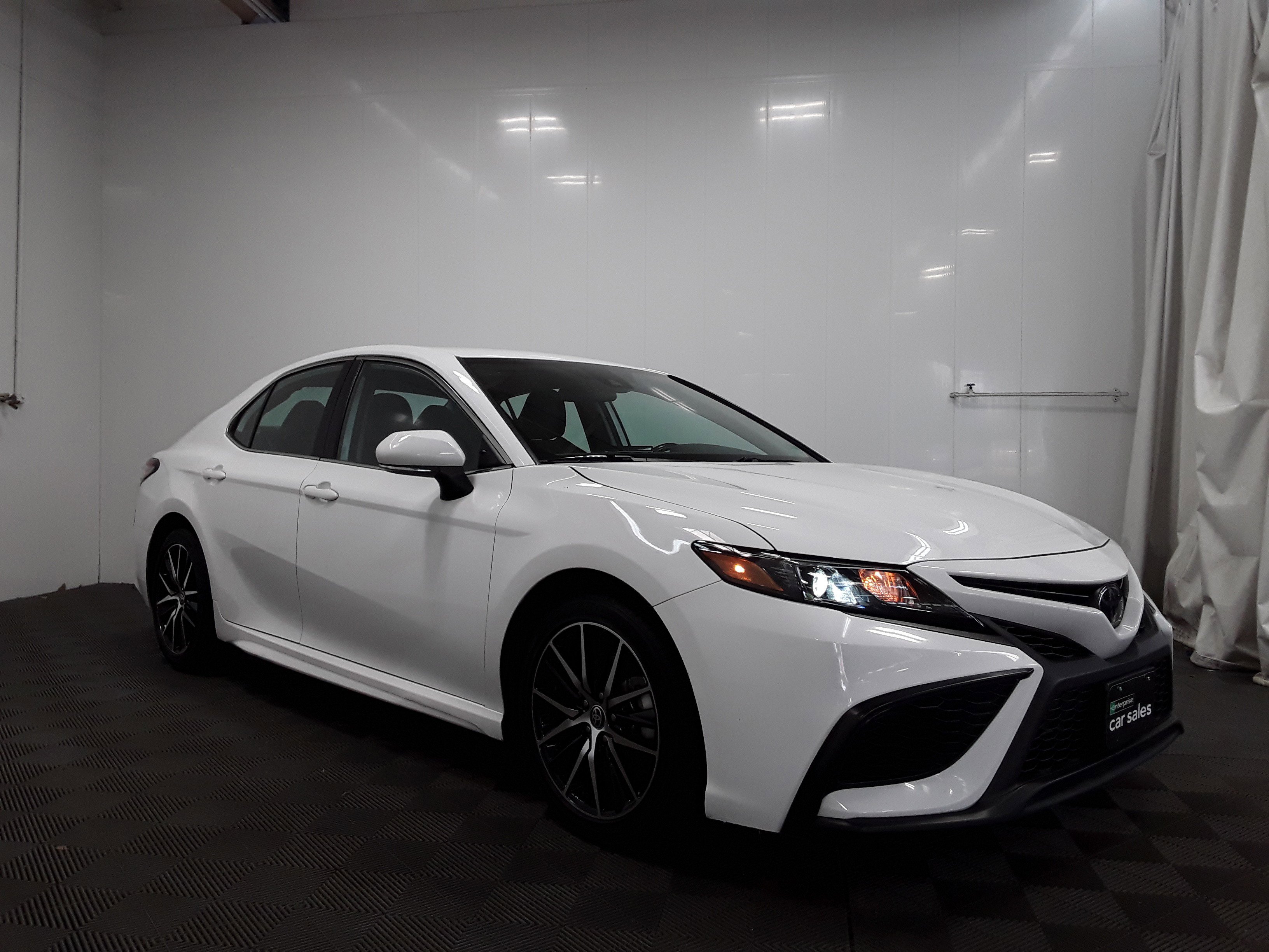2023 Toyota Camry SE Auto