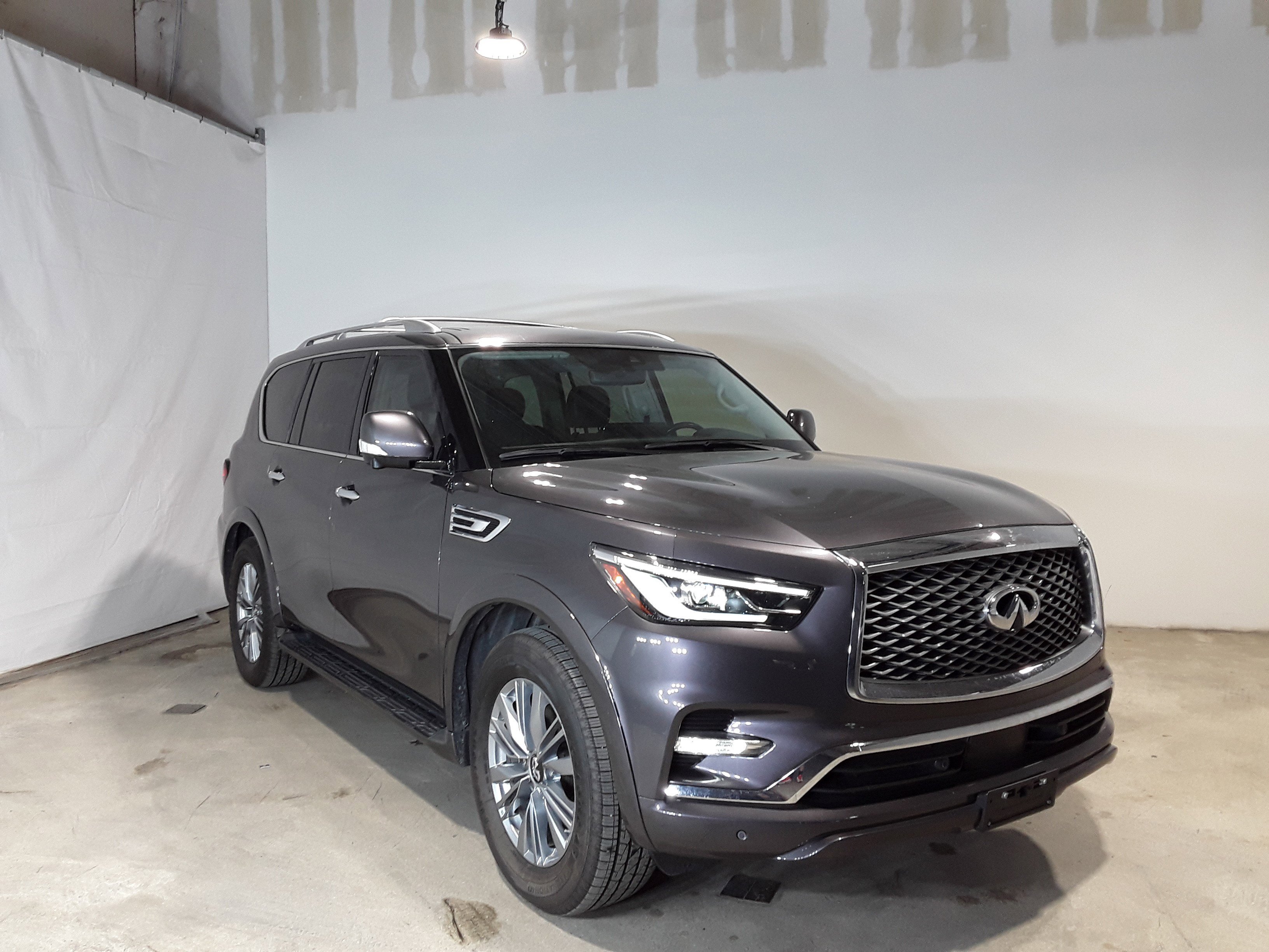 2023 INFINITI QX80 LUXE RWD
