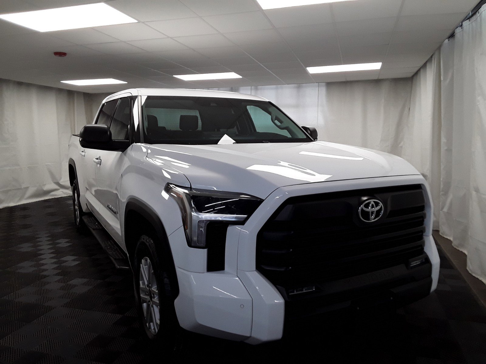 2023 Toyota Tundra 4WD SR5 CrewMax 5.5' Bed