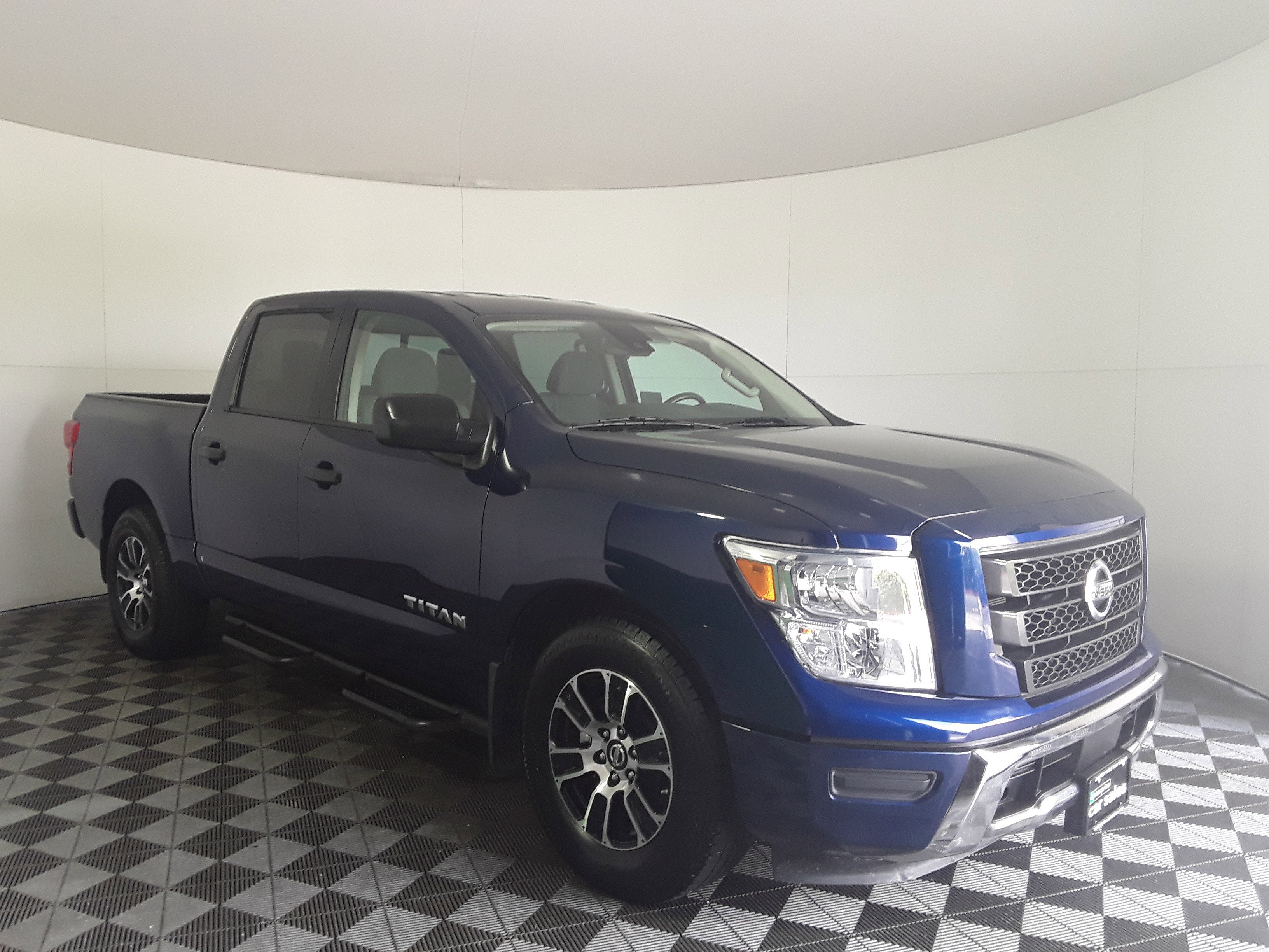2022 Nissan Titan 4x2 Crew Cab SV