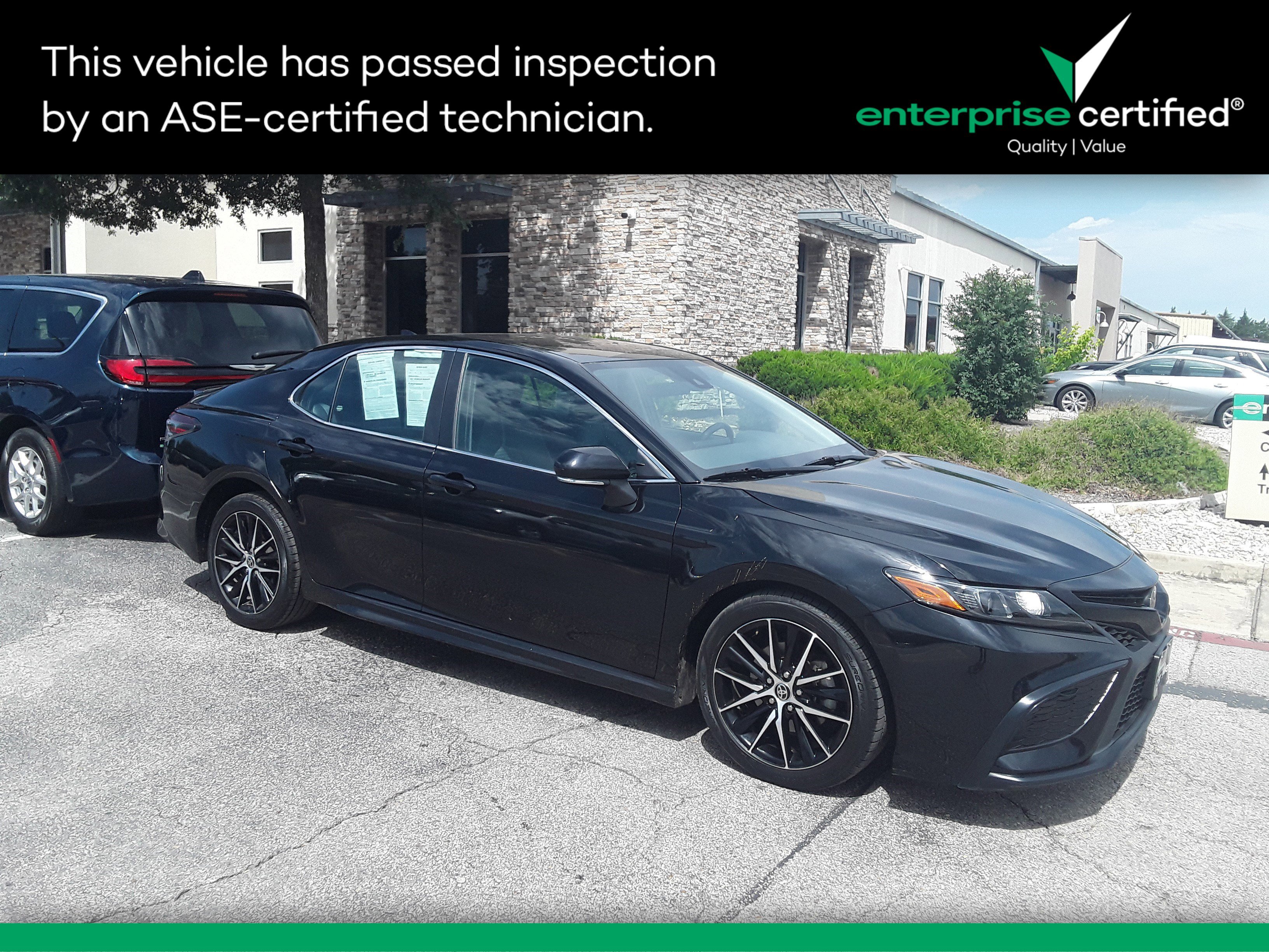 2022 Toyota Camry SE Auto