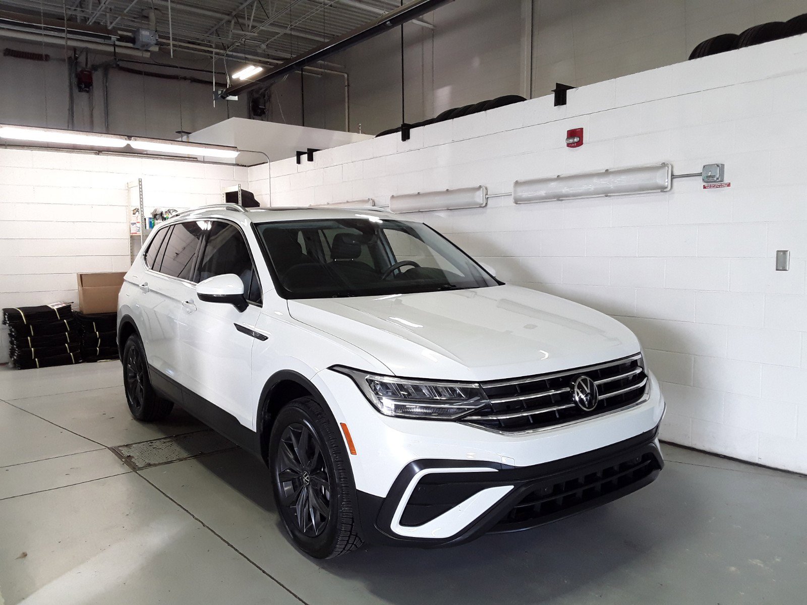 2023 Volkswagen Tiguan 2.0T SE FWD