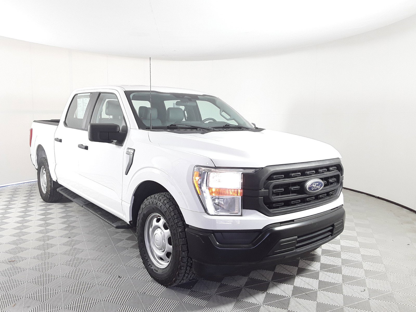 2022 Ford F-150 XL 2WD SuperCrew 5.5' Box