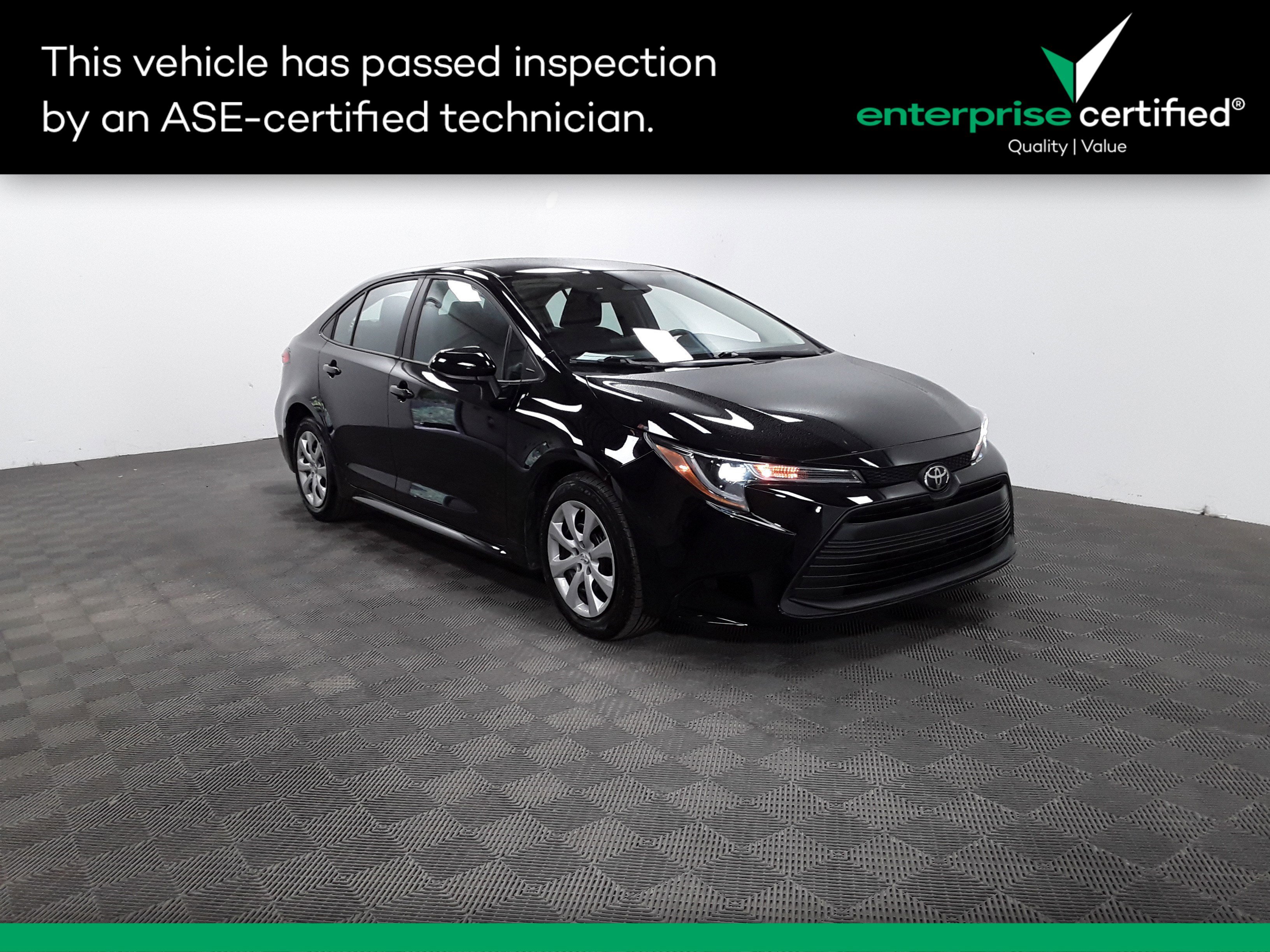 2025 Toyota Corolla LE's photo