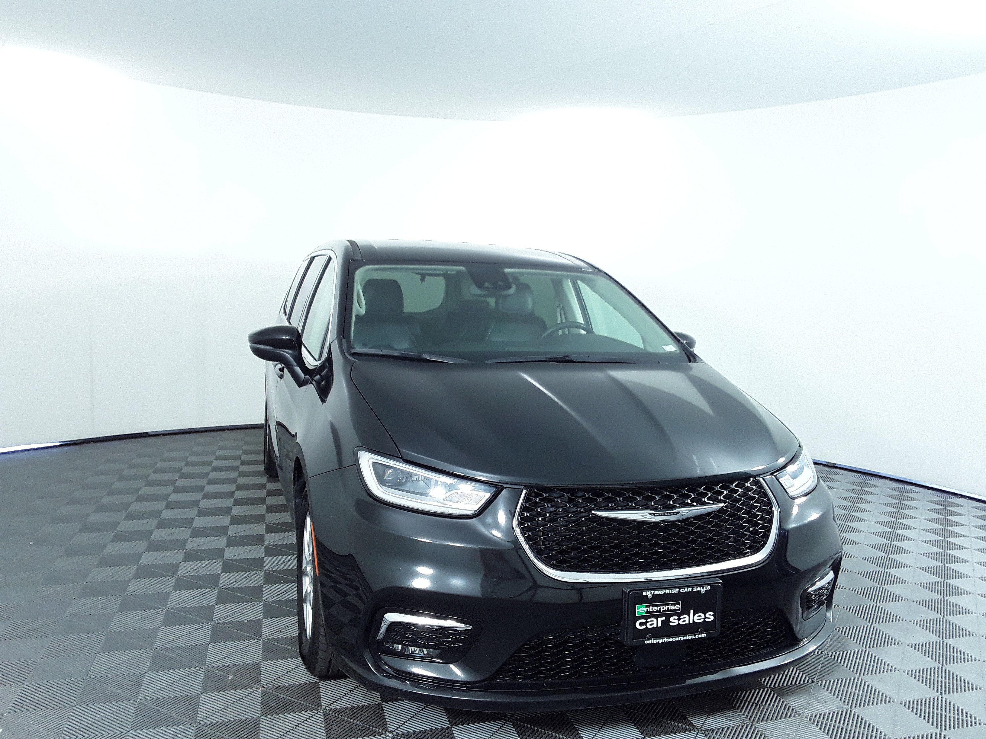 2023 Chrysler Pacifica Touring L's photo