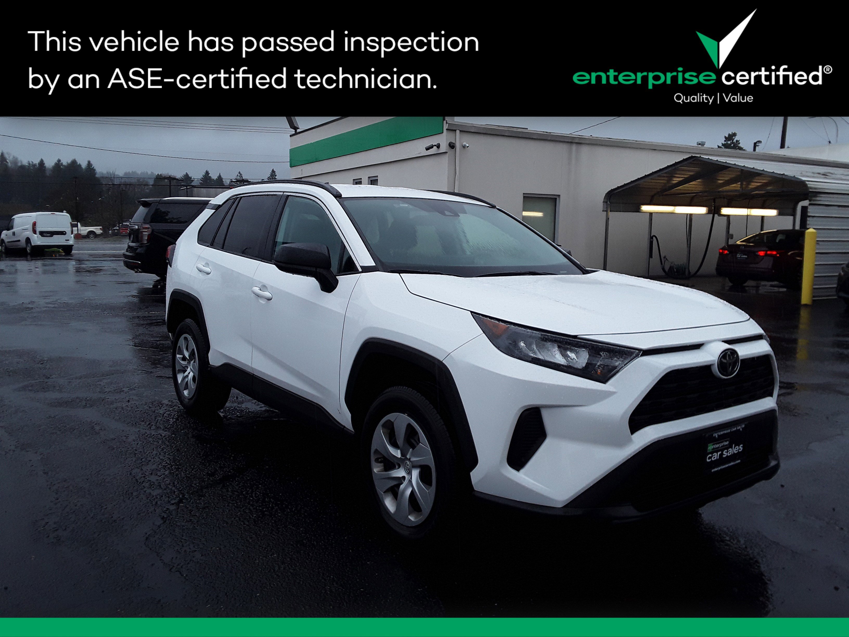 2020 Toyota RAV4 LE's photo