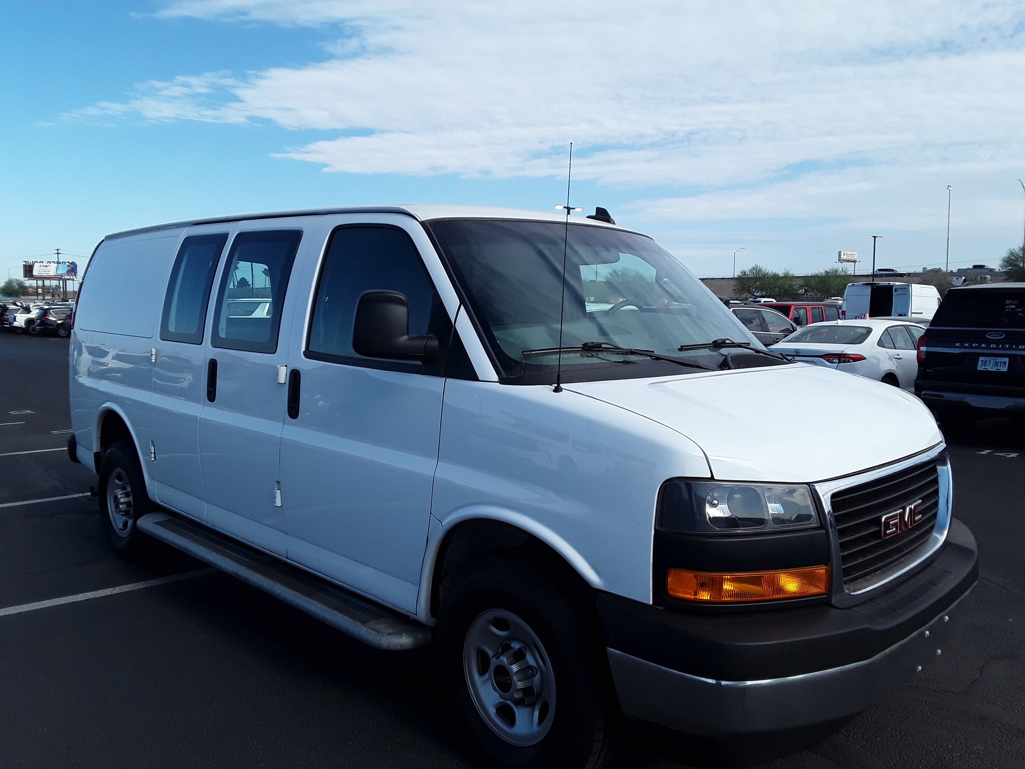 2022 GMC Savana Cargo Van RWD 2500 135