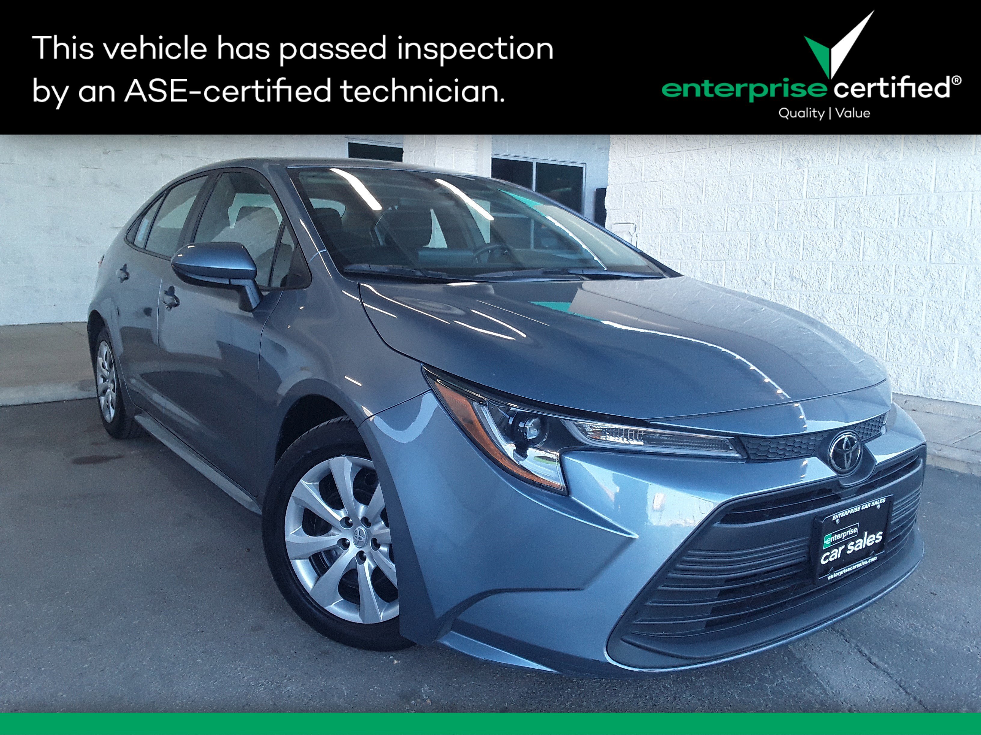 2023 Toyota Corolla LE's photo