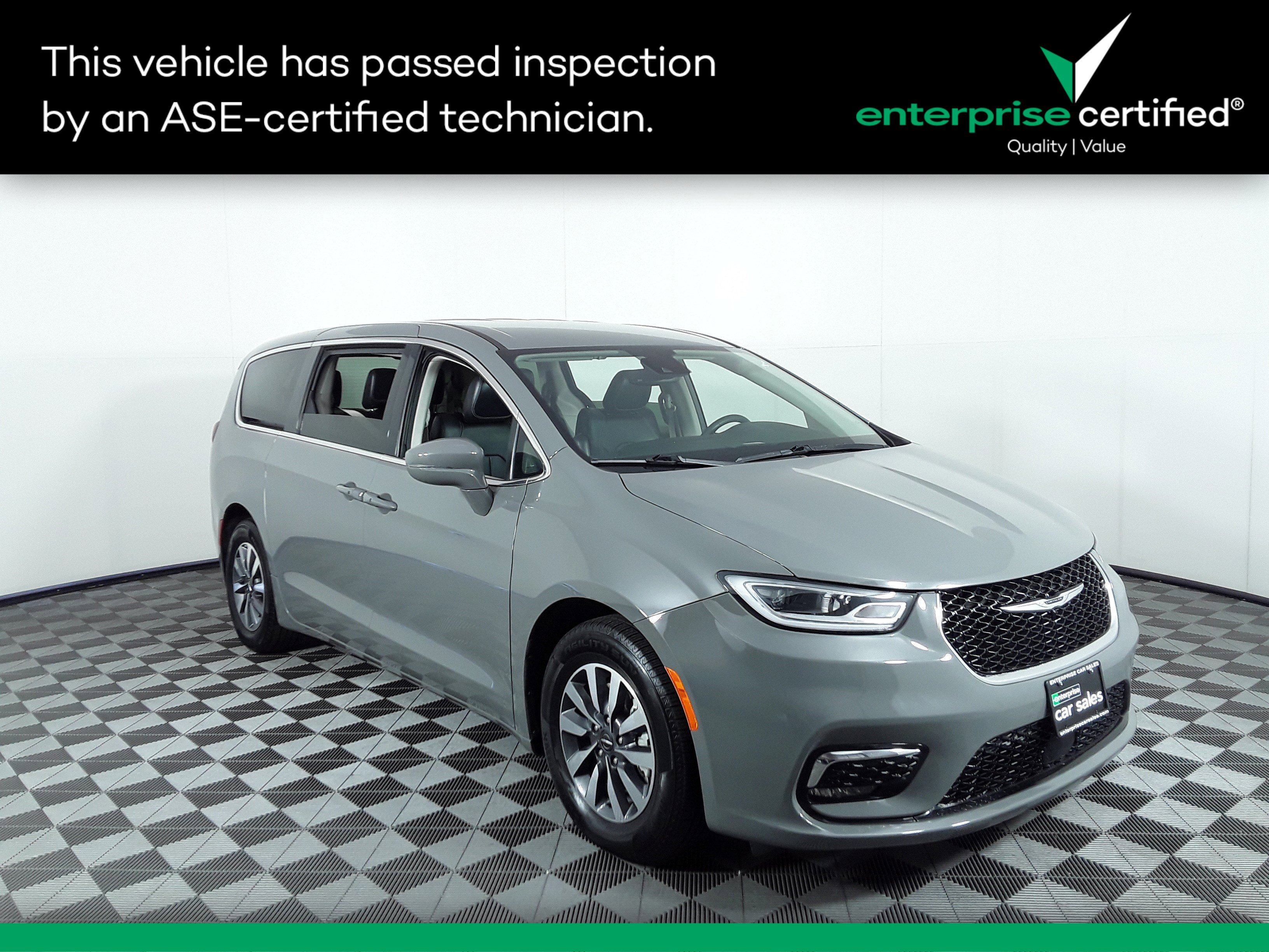 2022 Chrysler Pacifica Hybrid Touring L FWD