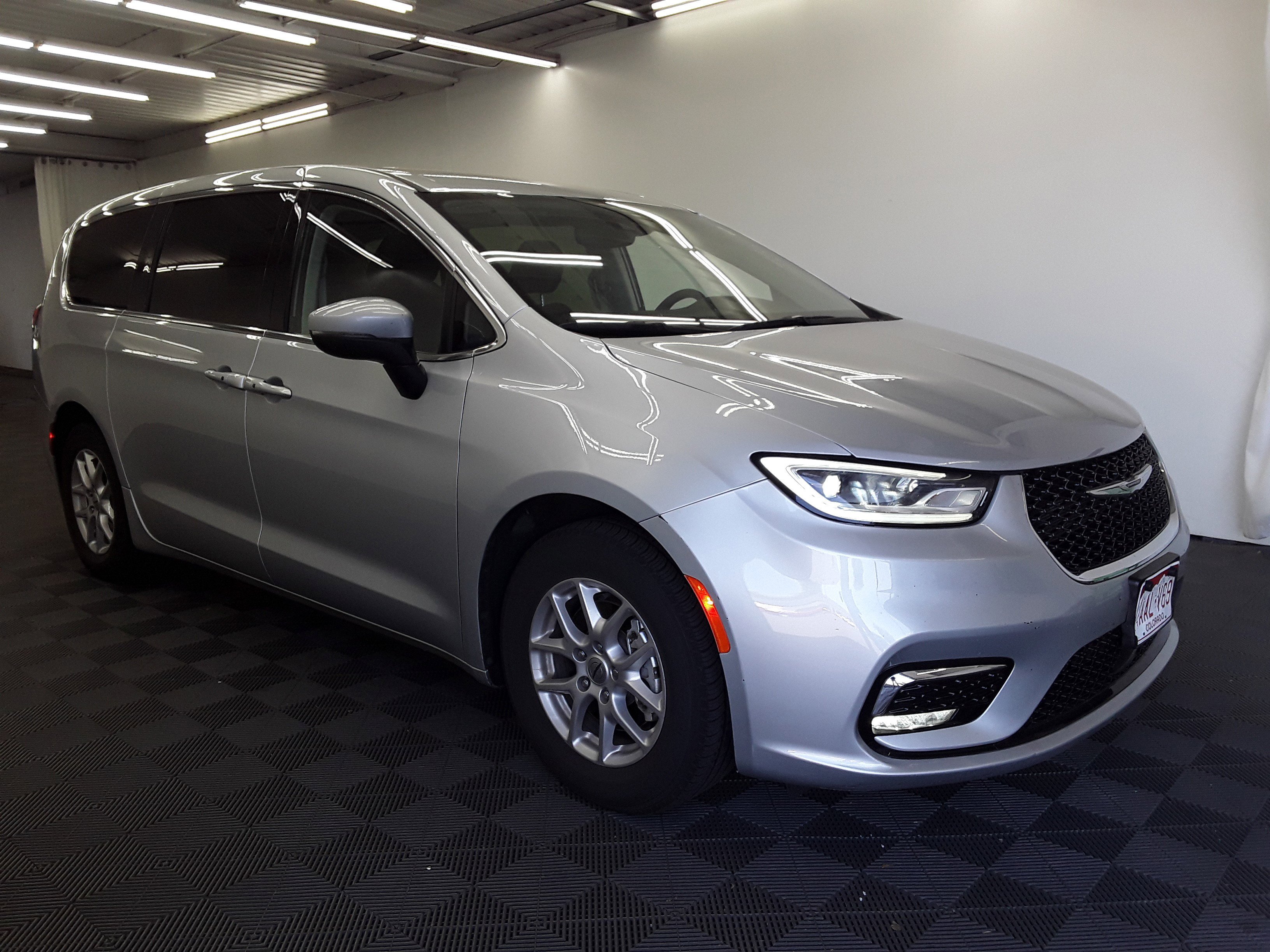 2023 Chrysler Pacifica Touring L FWD