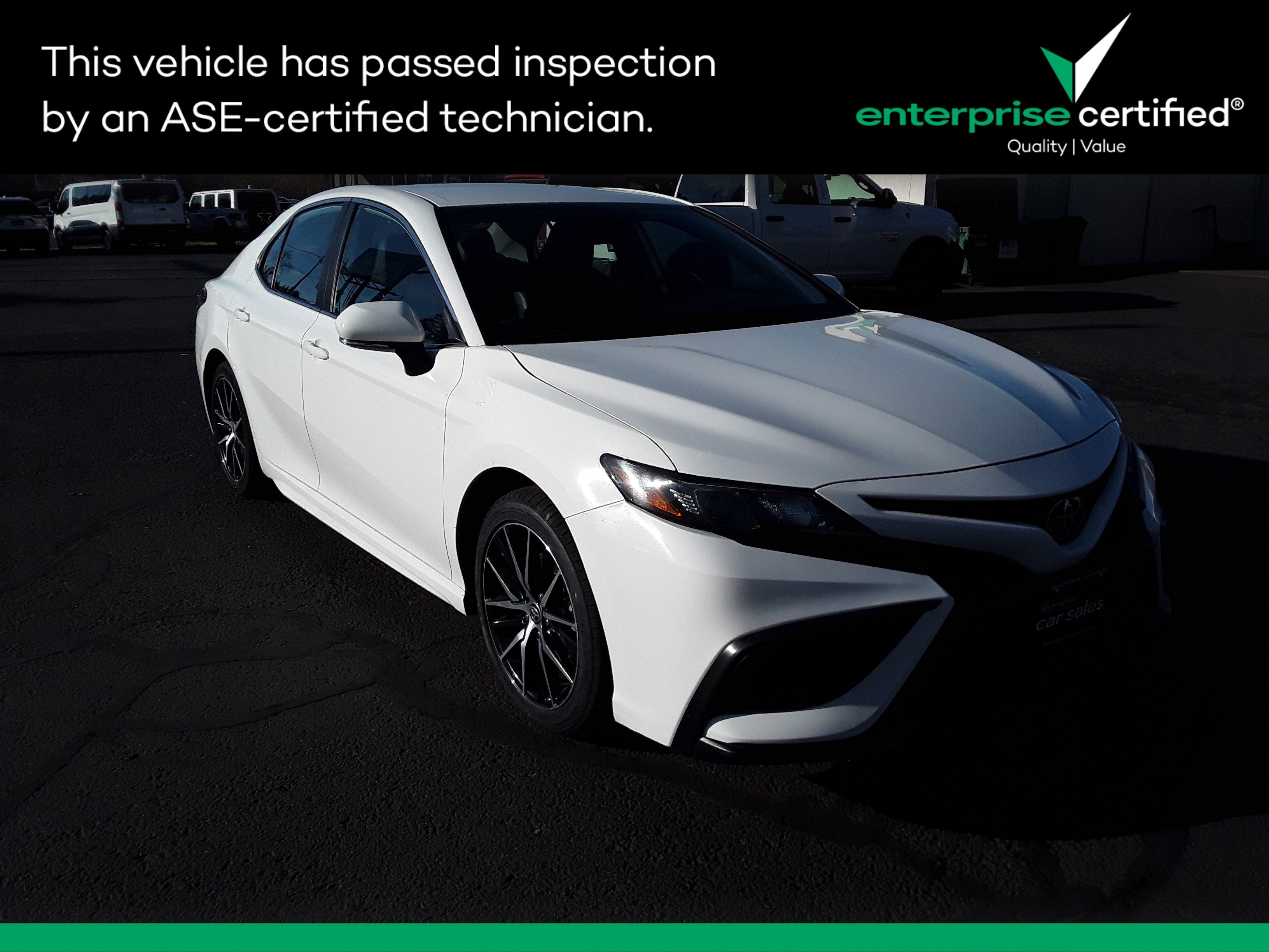 2023 Toyota Camry SE's photo