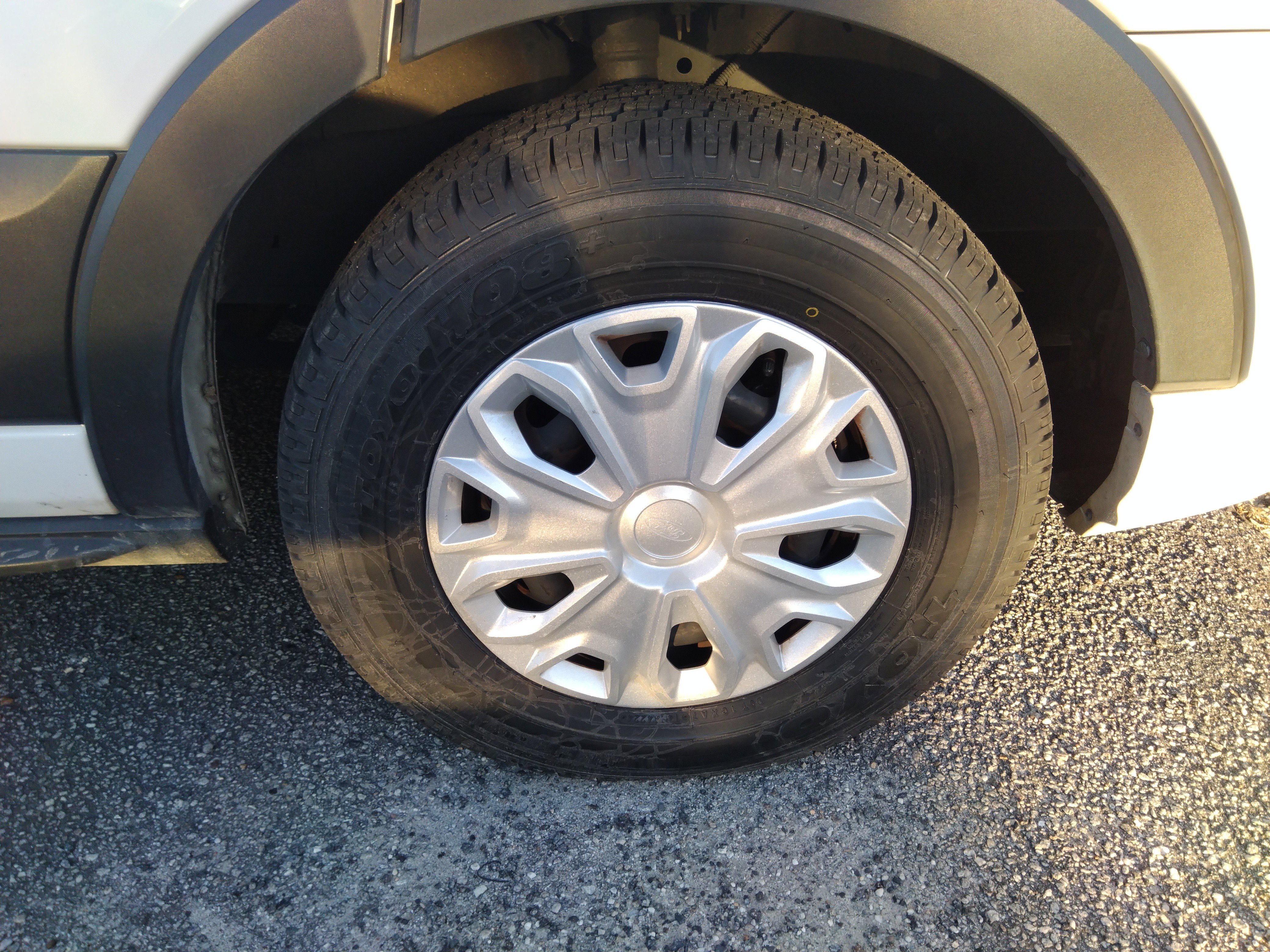 Image of Used 2022 Ford Transit Passenger Wagon T-350 148" Med Roof XLT RWD