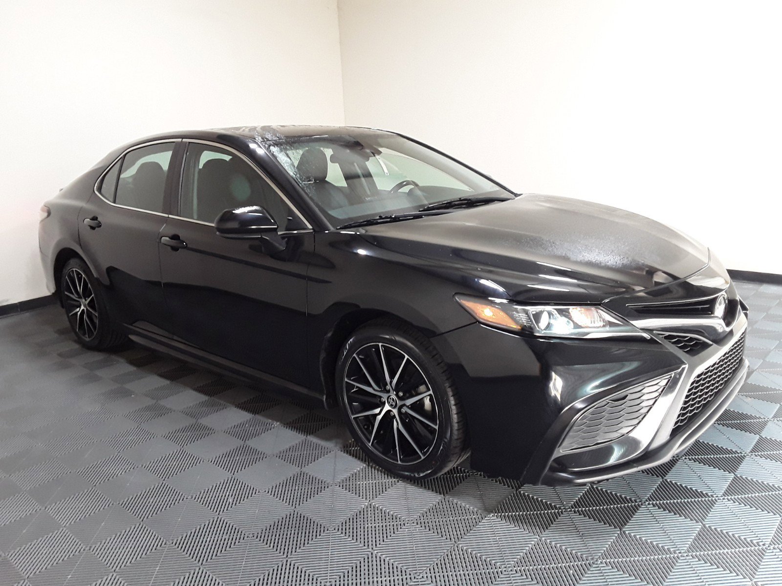 2021 Toyota Camry SE Auto