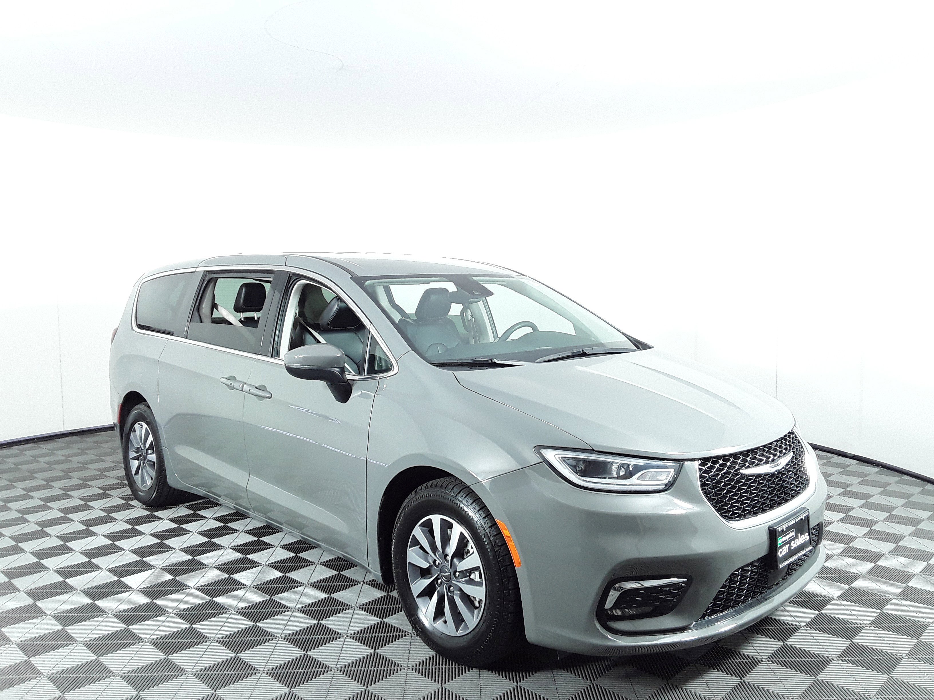 2023 Chrysler Pacifica Hybrid Touring L FWD