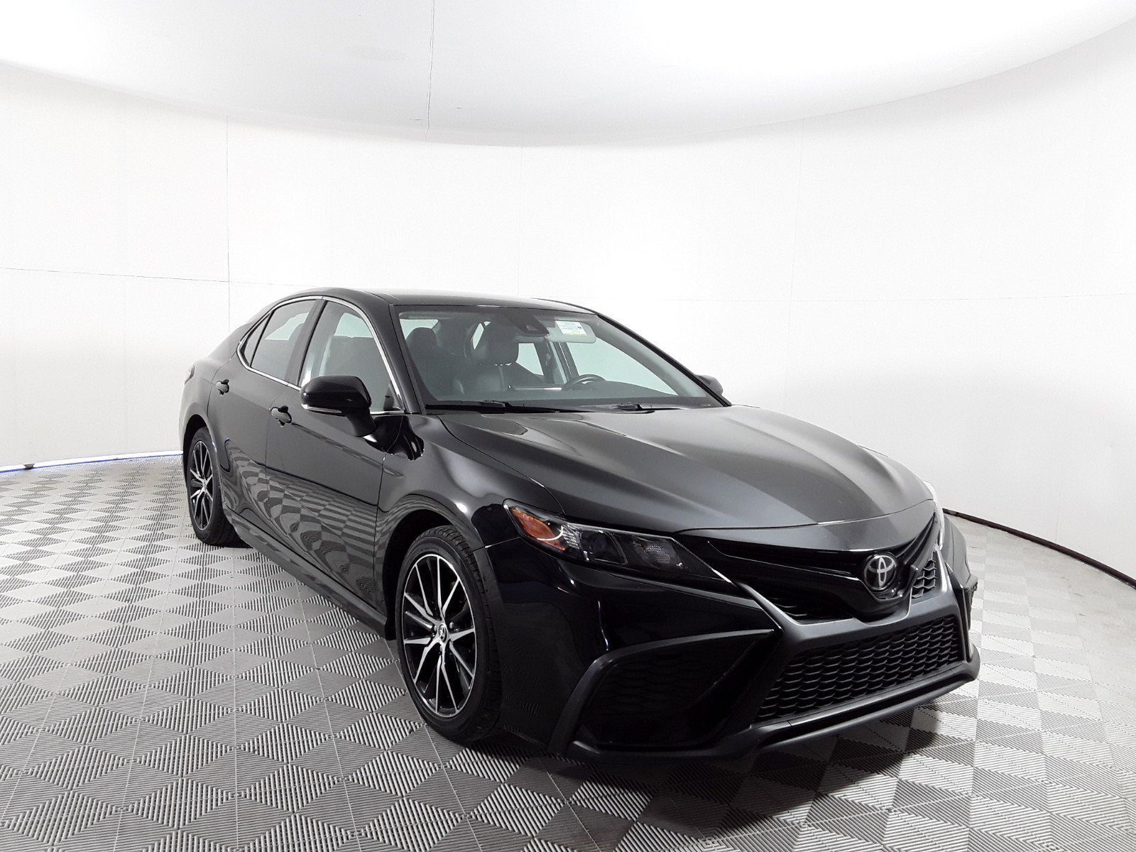 2022 Toyota Camry SE Auto