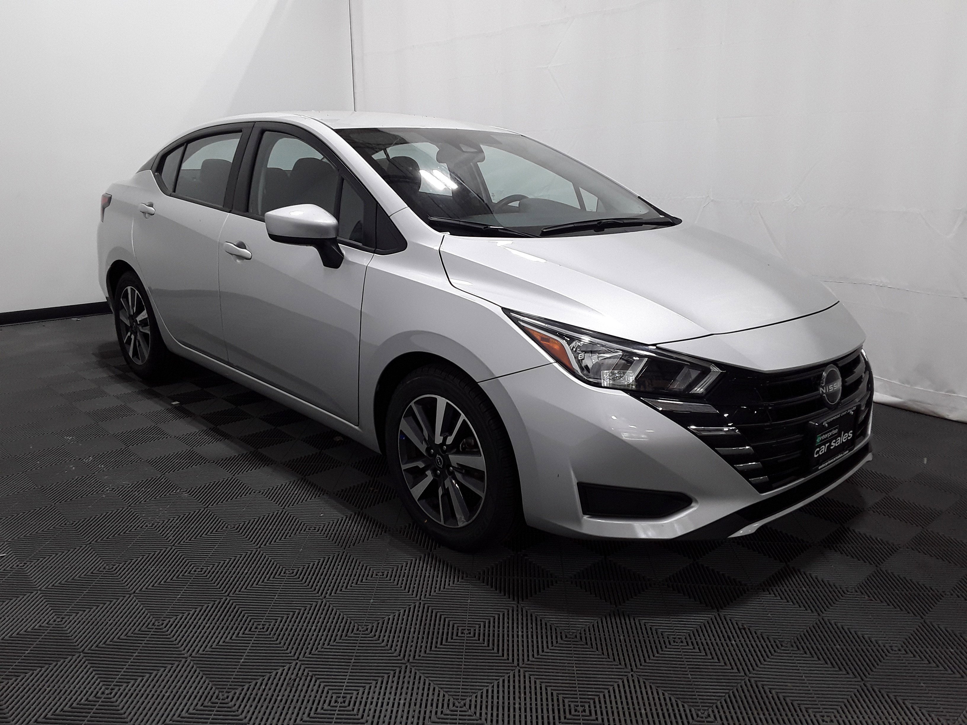 2023 Nissan Versa SV CVT
