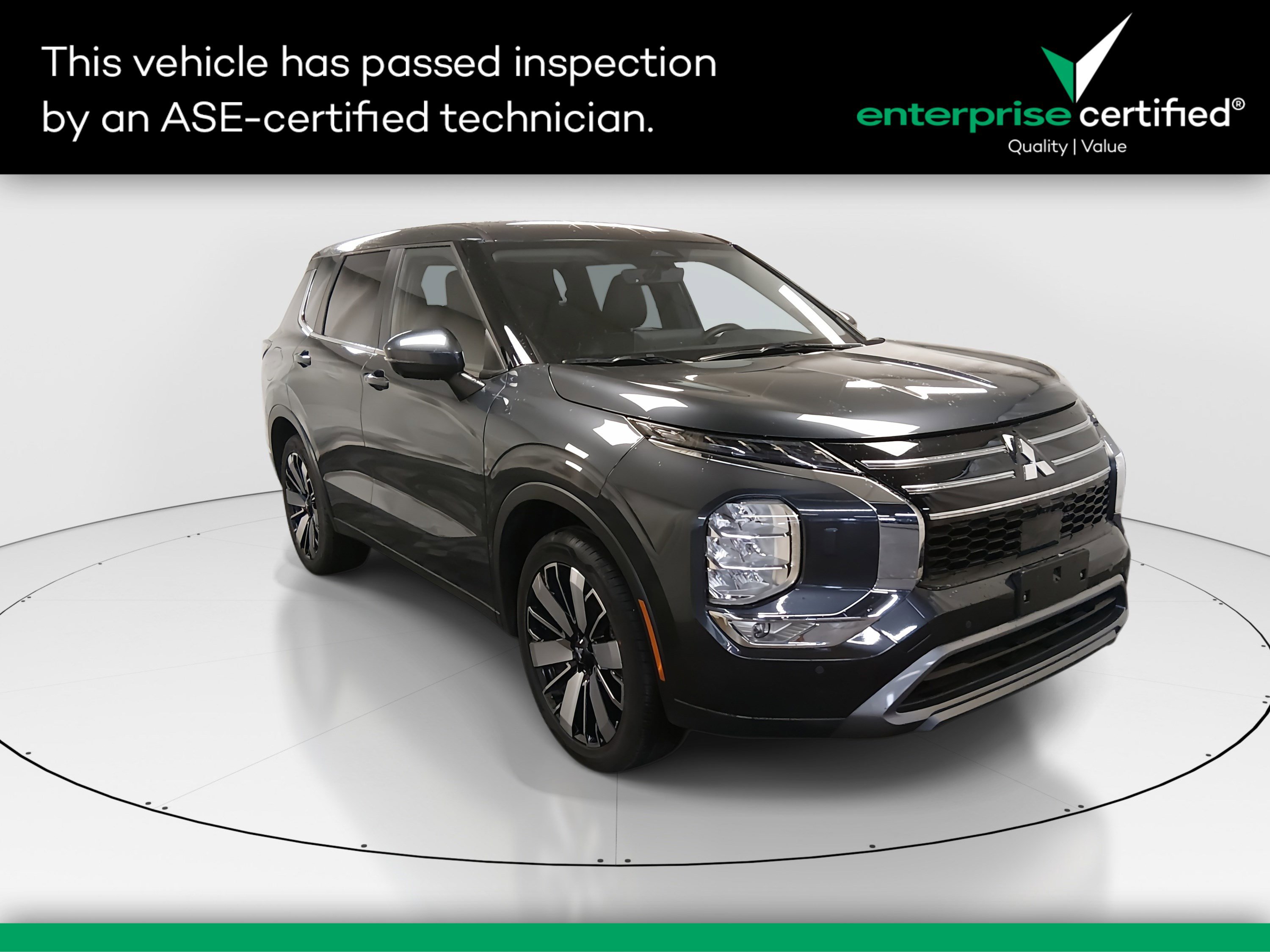 2025 Mitsubishi Outlander SE's photo