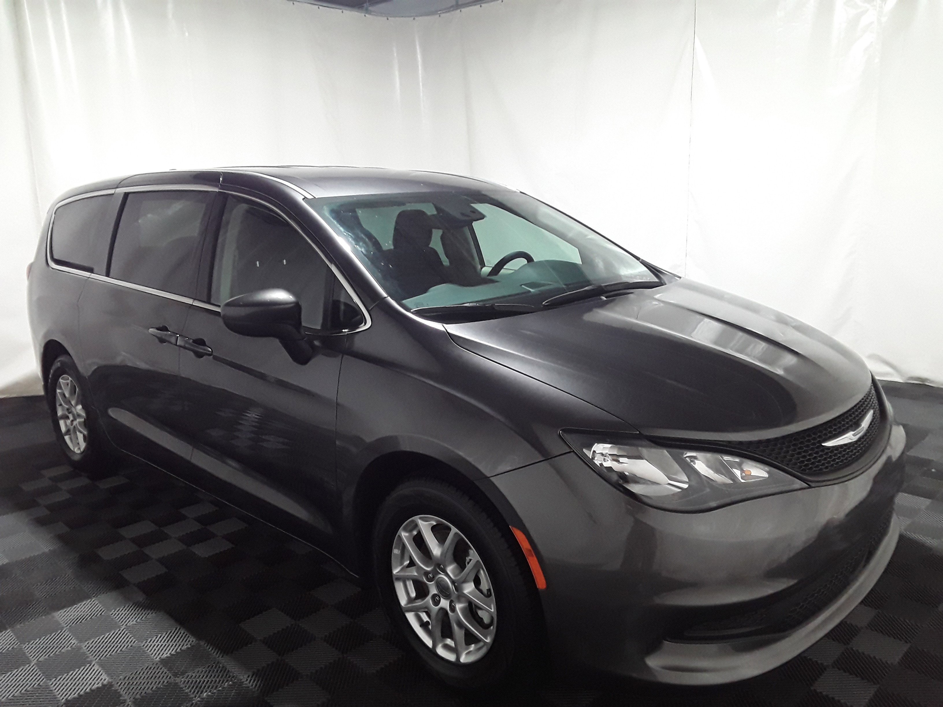 2023 Chrysler Voyager LX FWD