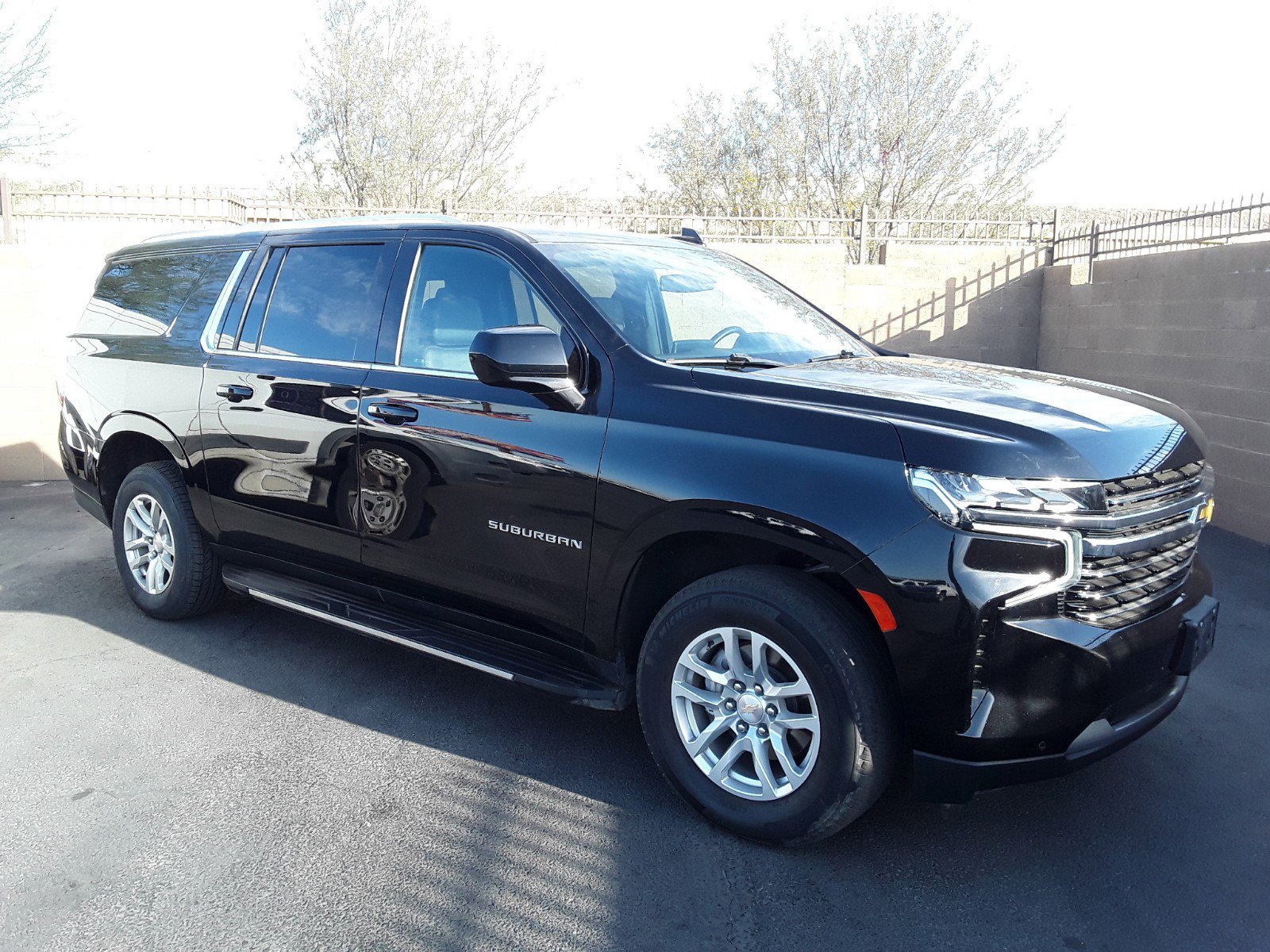 2023 Chevrolet Suburban 4WD 4dr LT