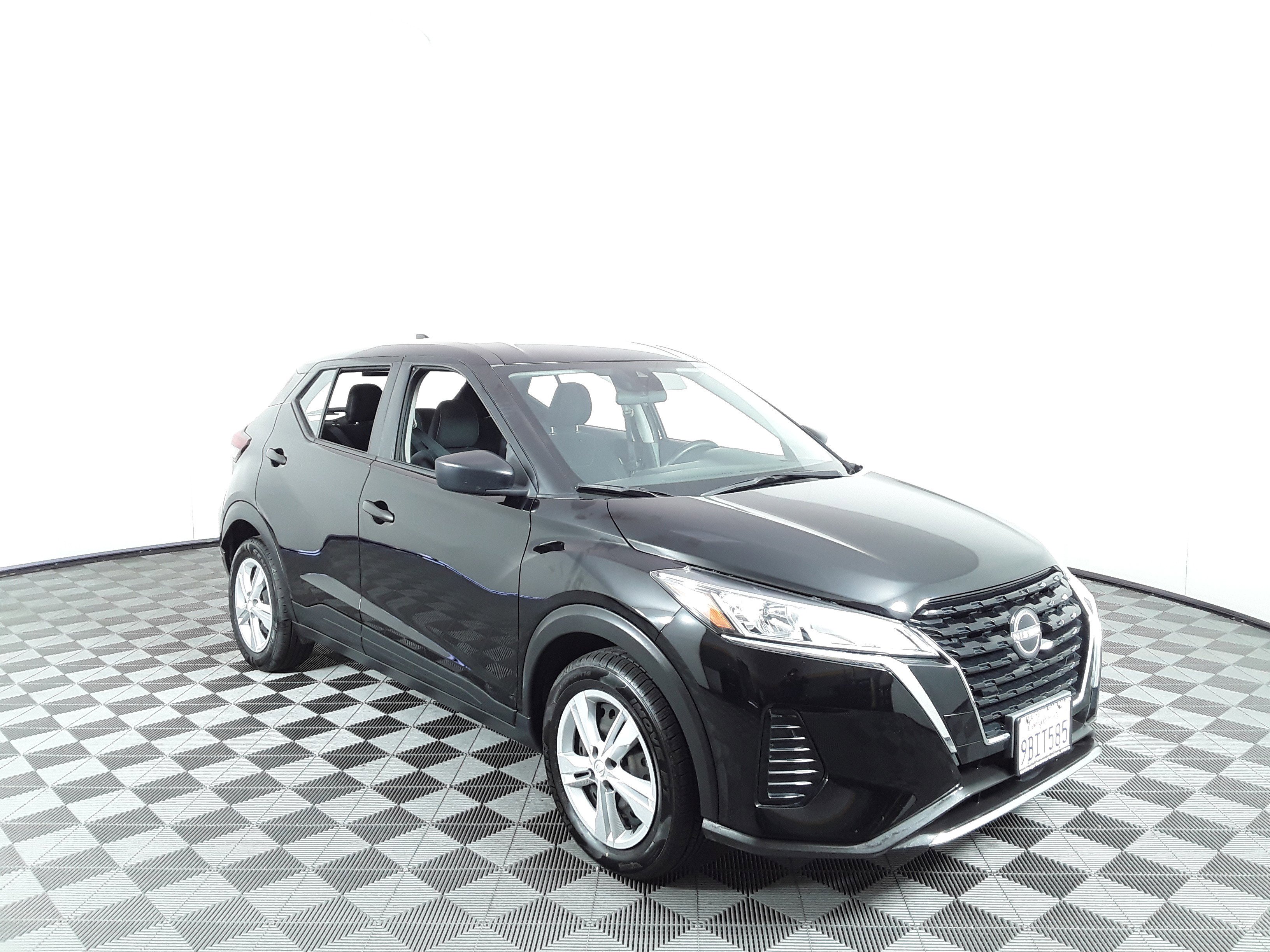 2022 Nissan Kicks S FWD