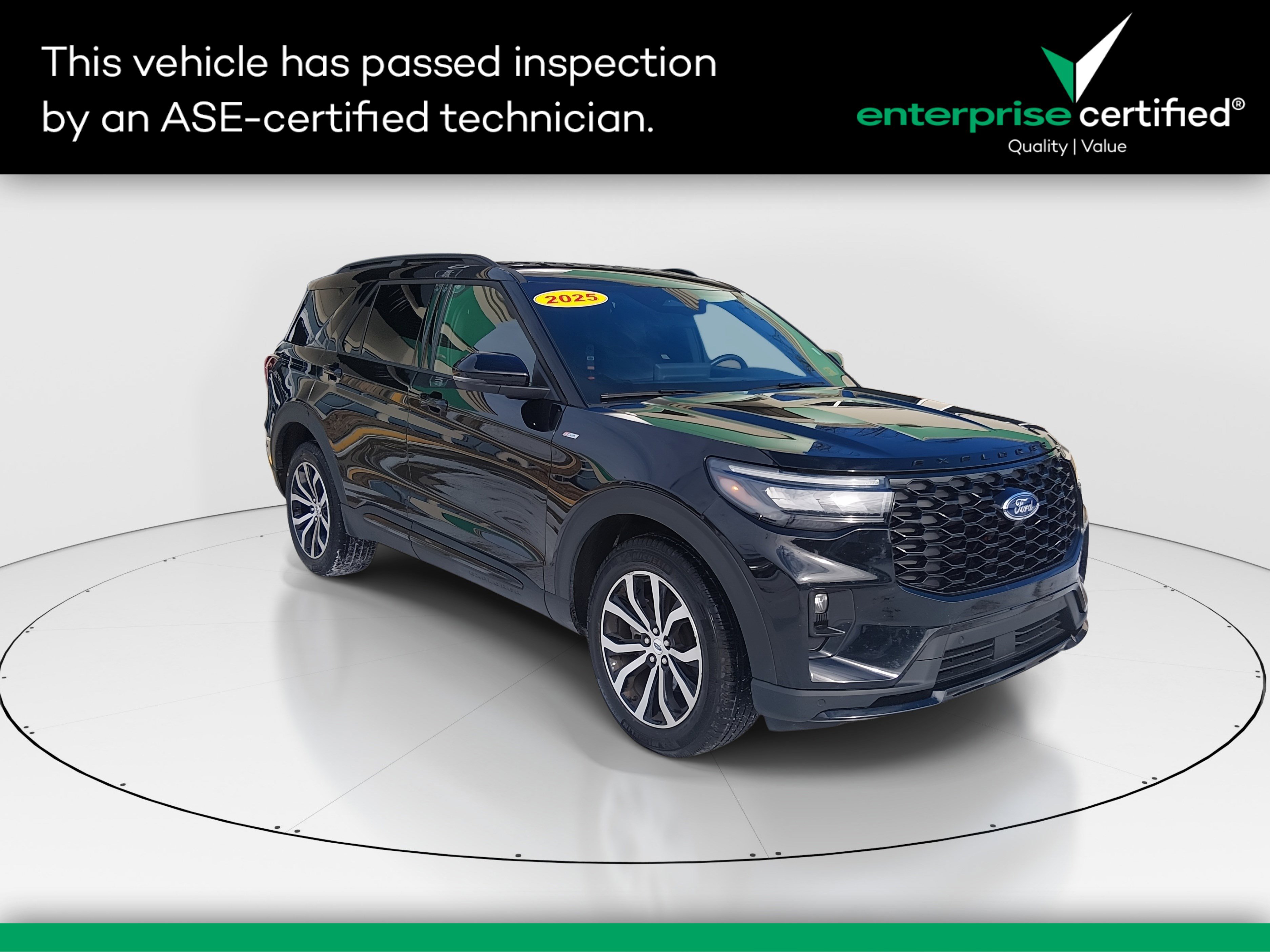 2025 Ford Explorer ST-LINE's photo