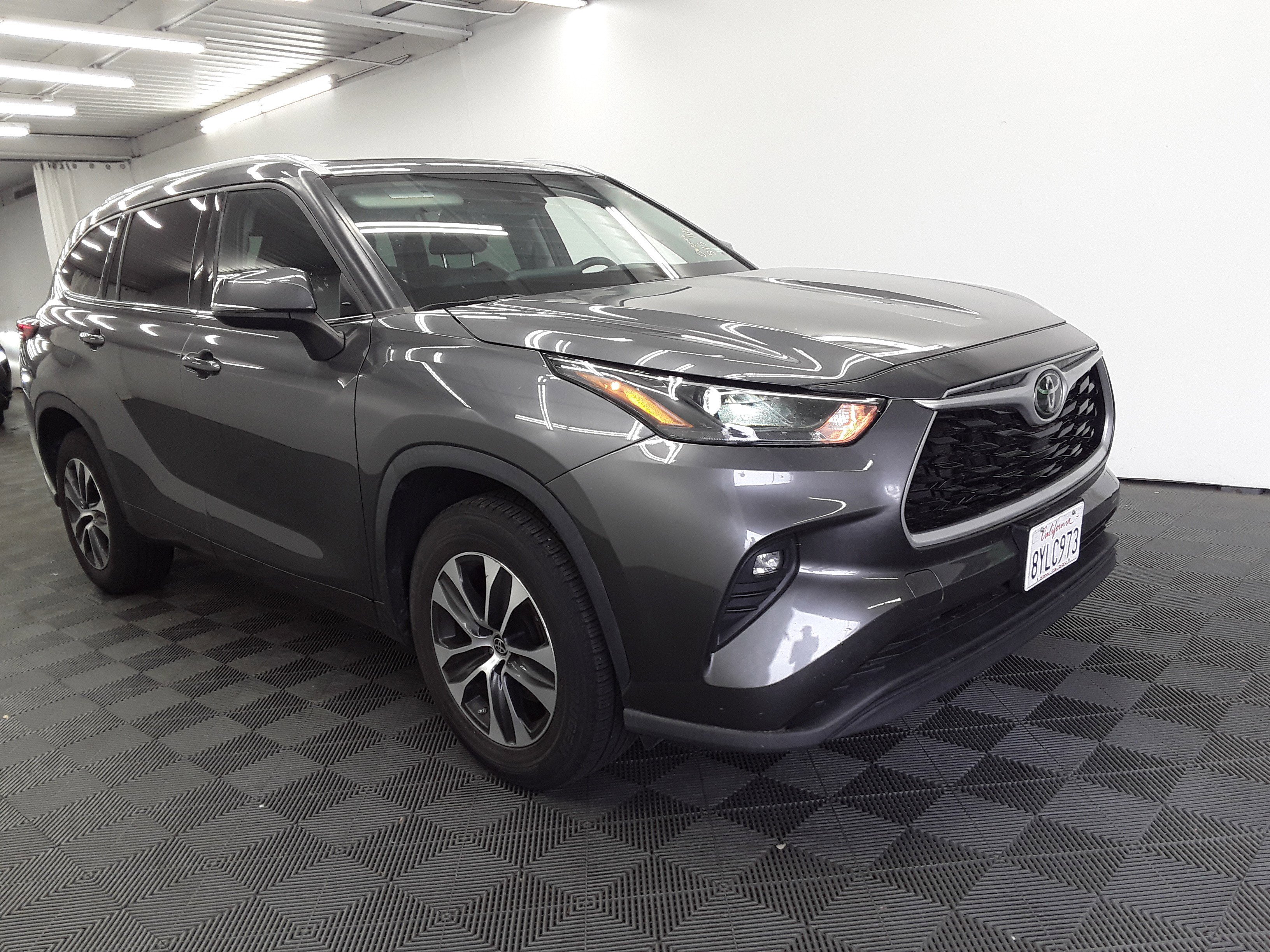 Used 2022 Toyota Highlander XLE FWD