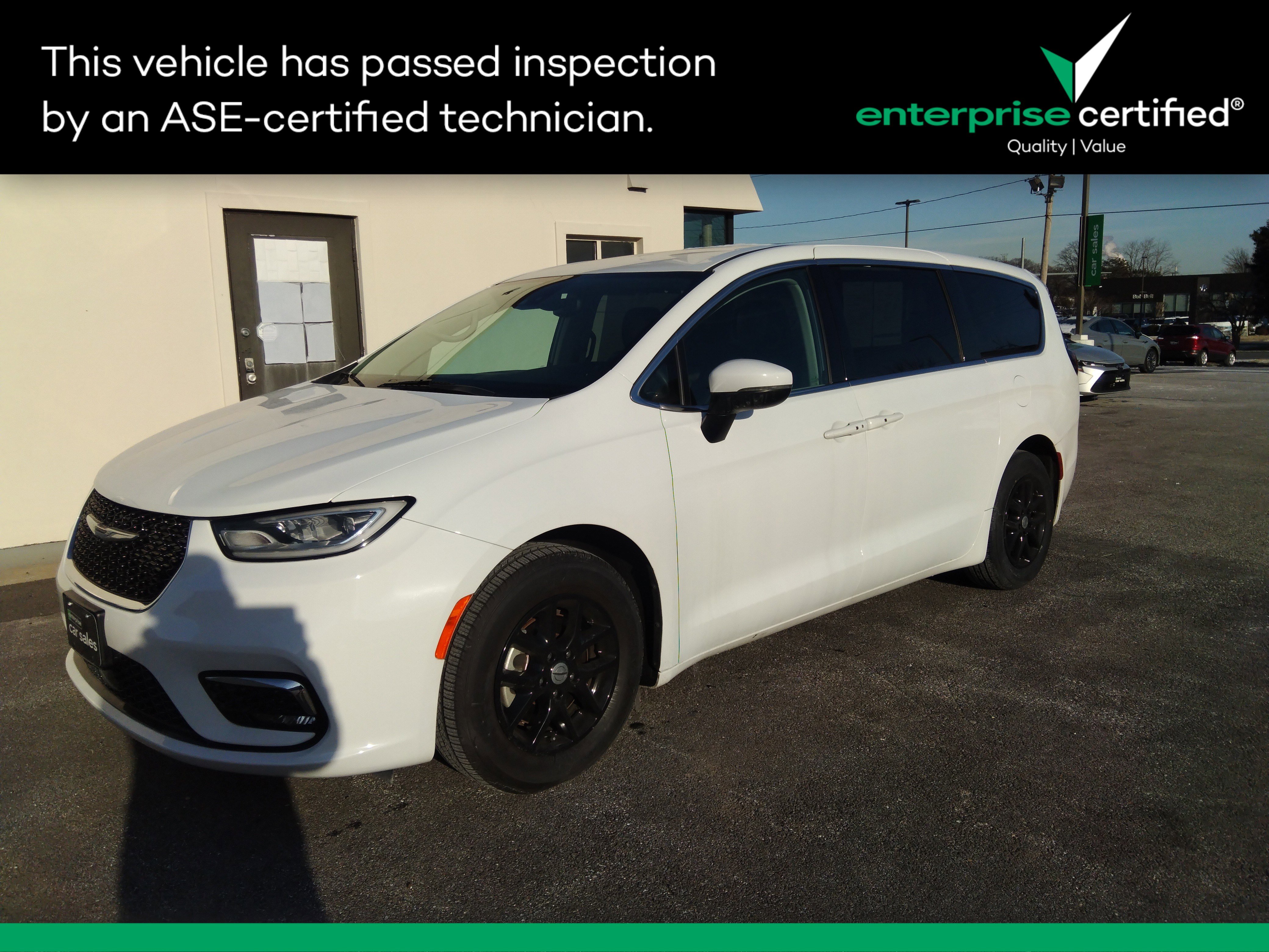 2023 Chrysler Pacifica Touring L's photo