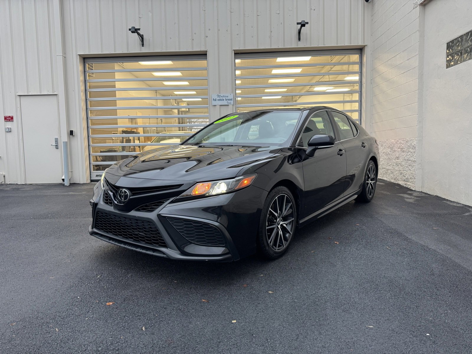 2022 Toyota Camry SE Auto