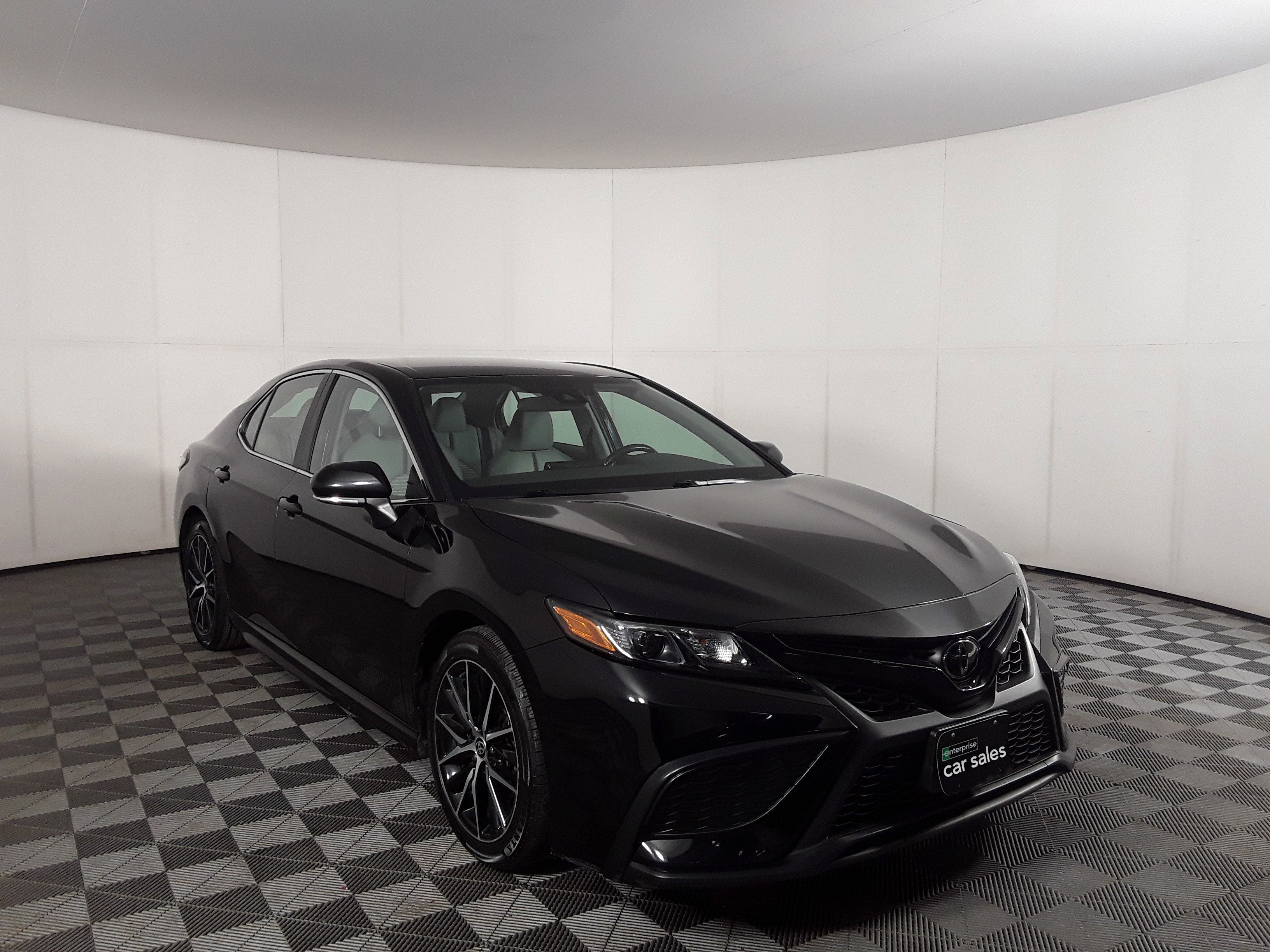 2023 Toyota Camry SE Auto