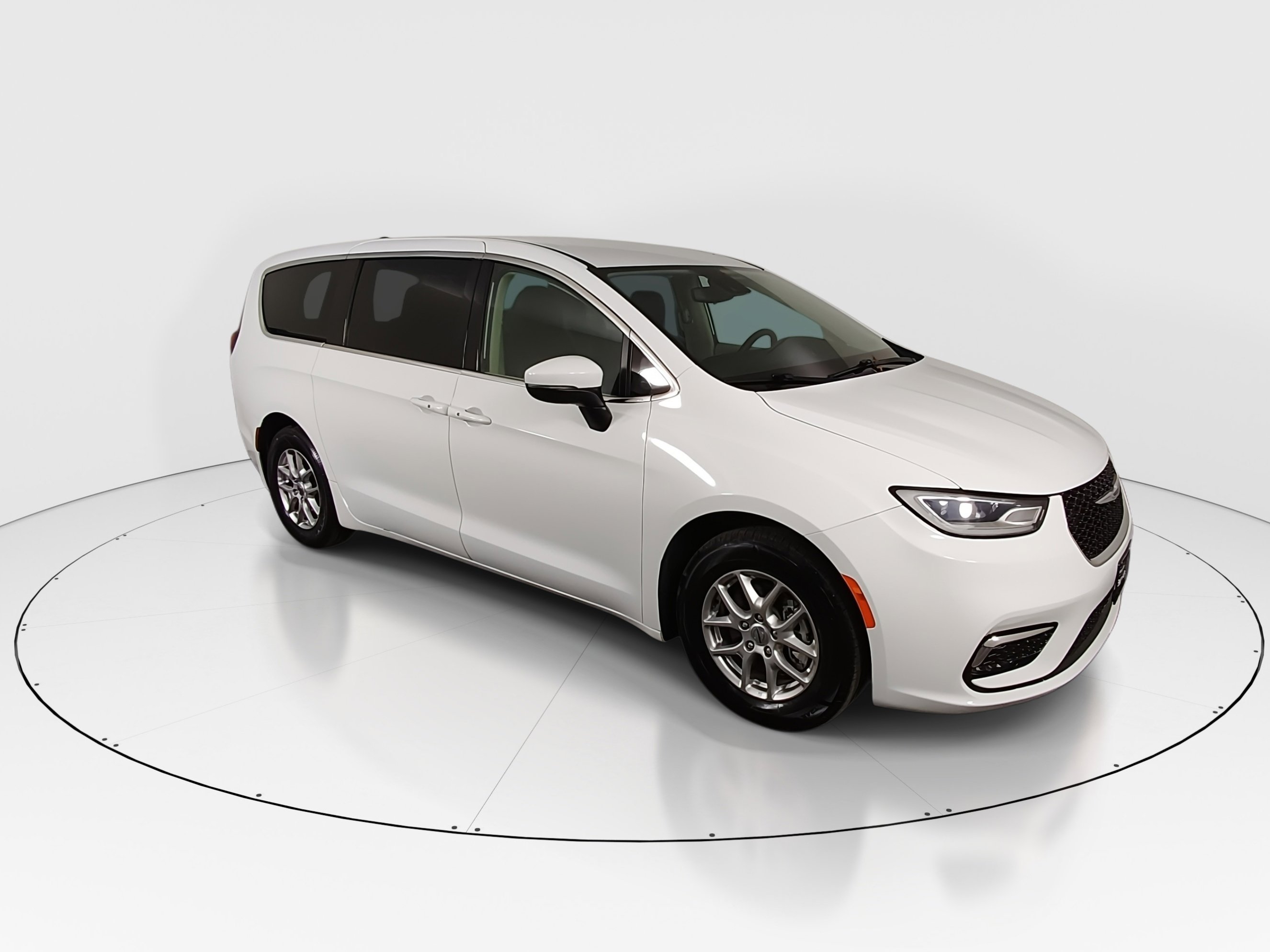 2023 Chrysler Pacifica Touring L's photo