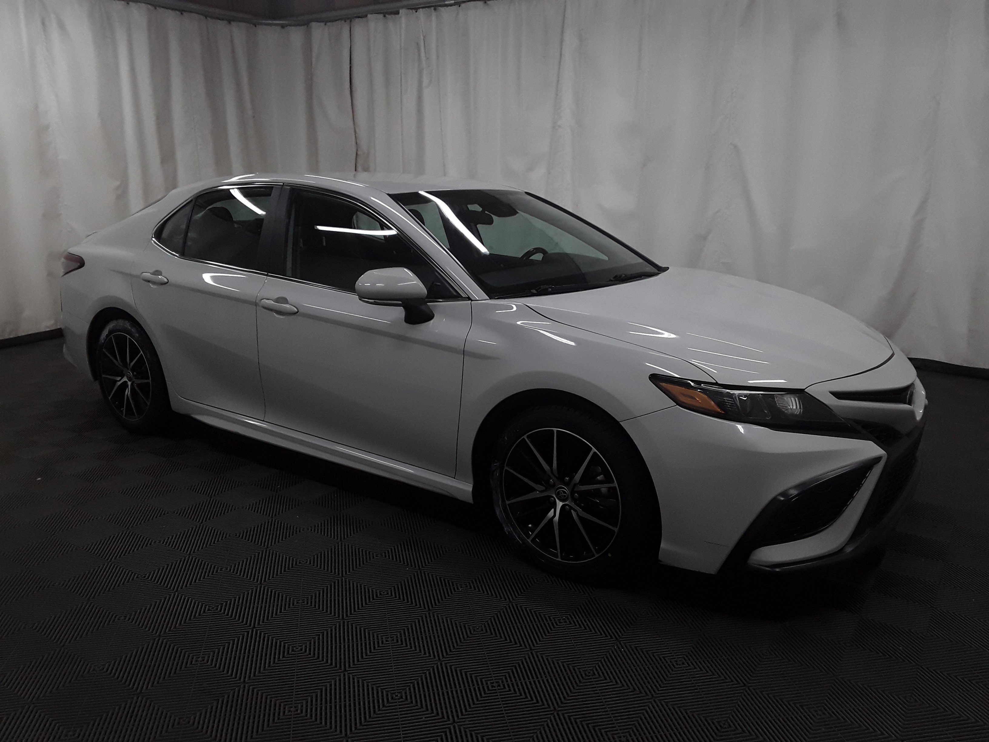 2023 Toyota Camry SE Auto