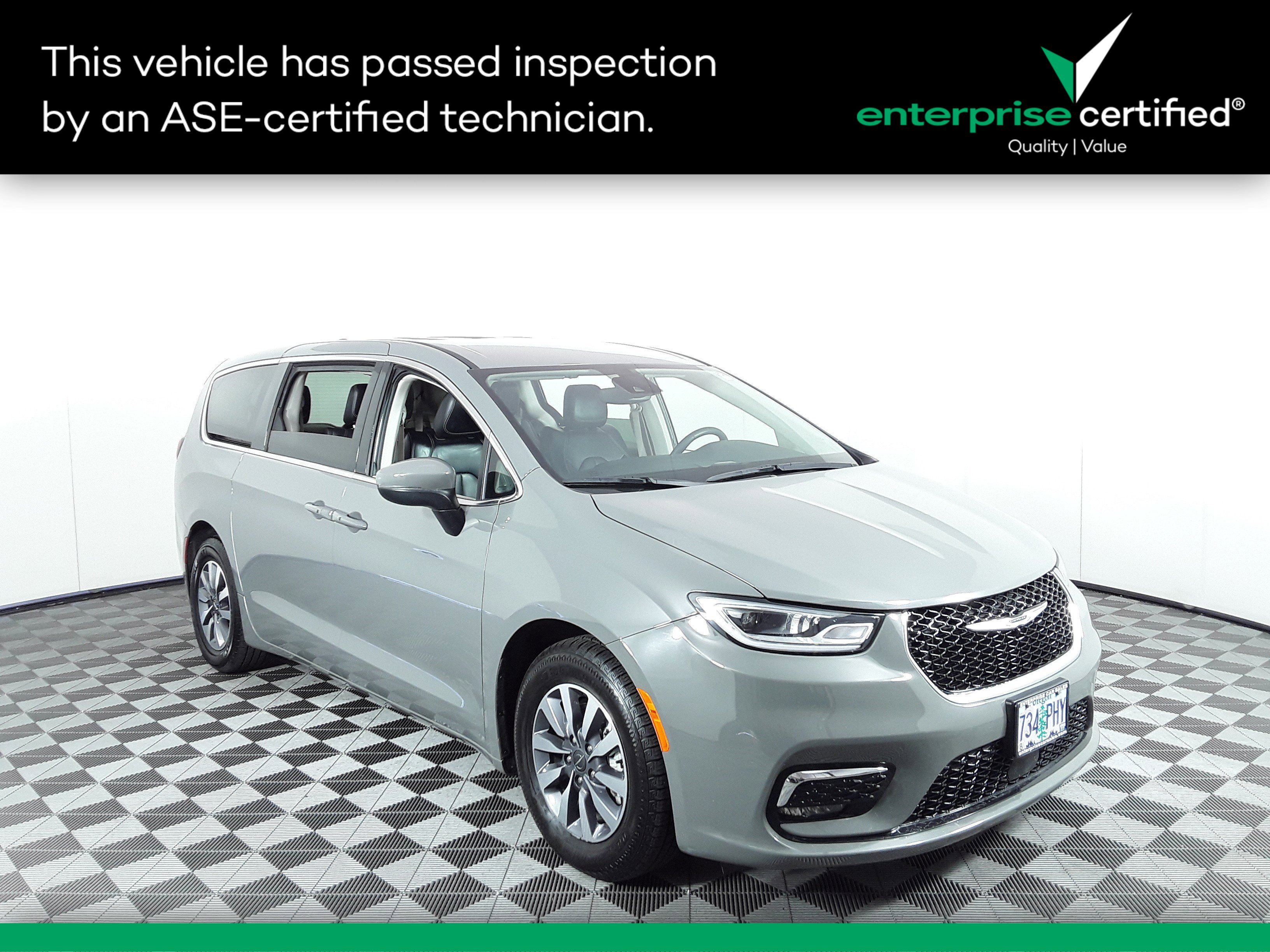 Used 2023 Chrysler Pacifica Hybrid Touring L FWD