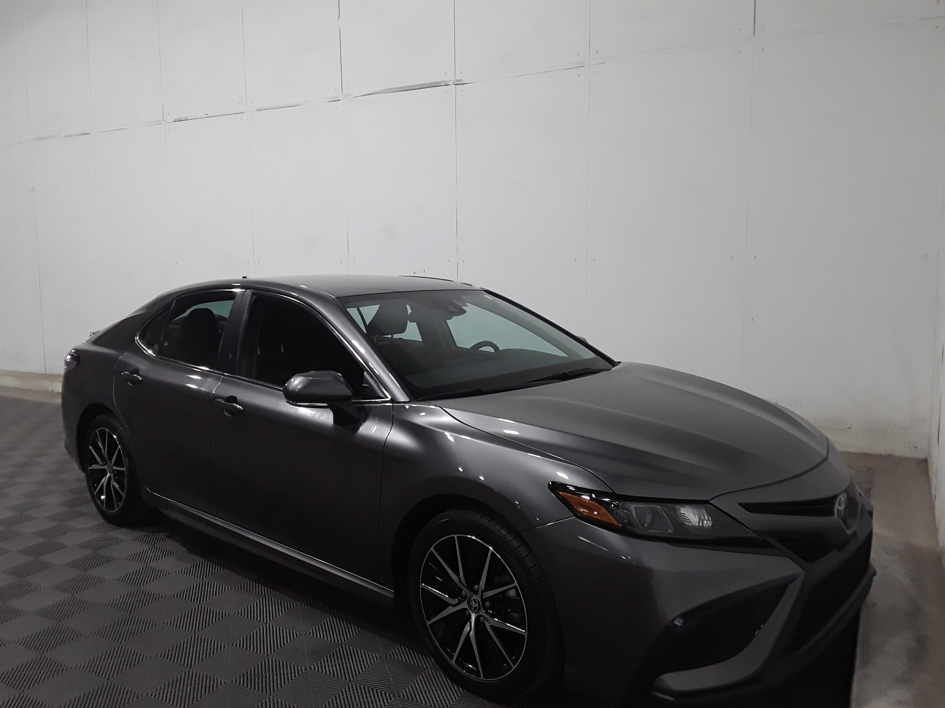 2023 Toyota Camry SE Auto