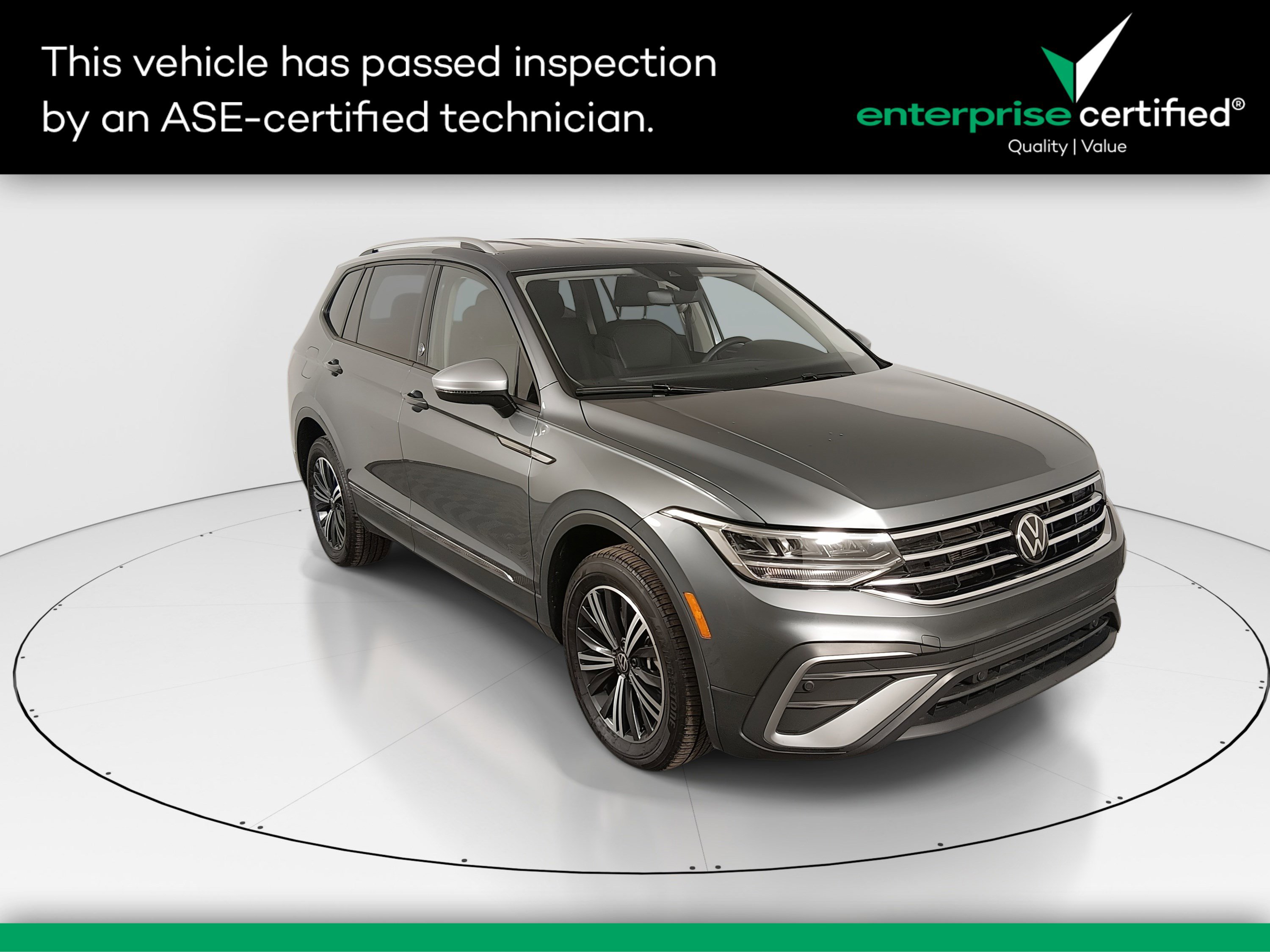 2024 Volkswagen Tiguan SE's photo