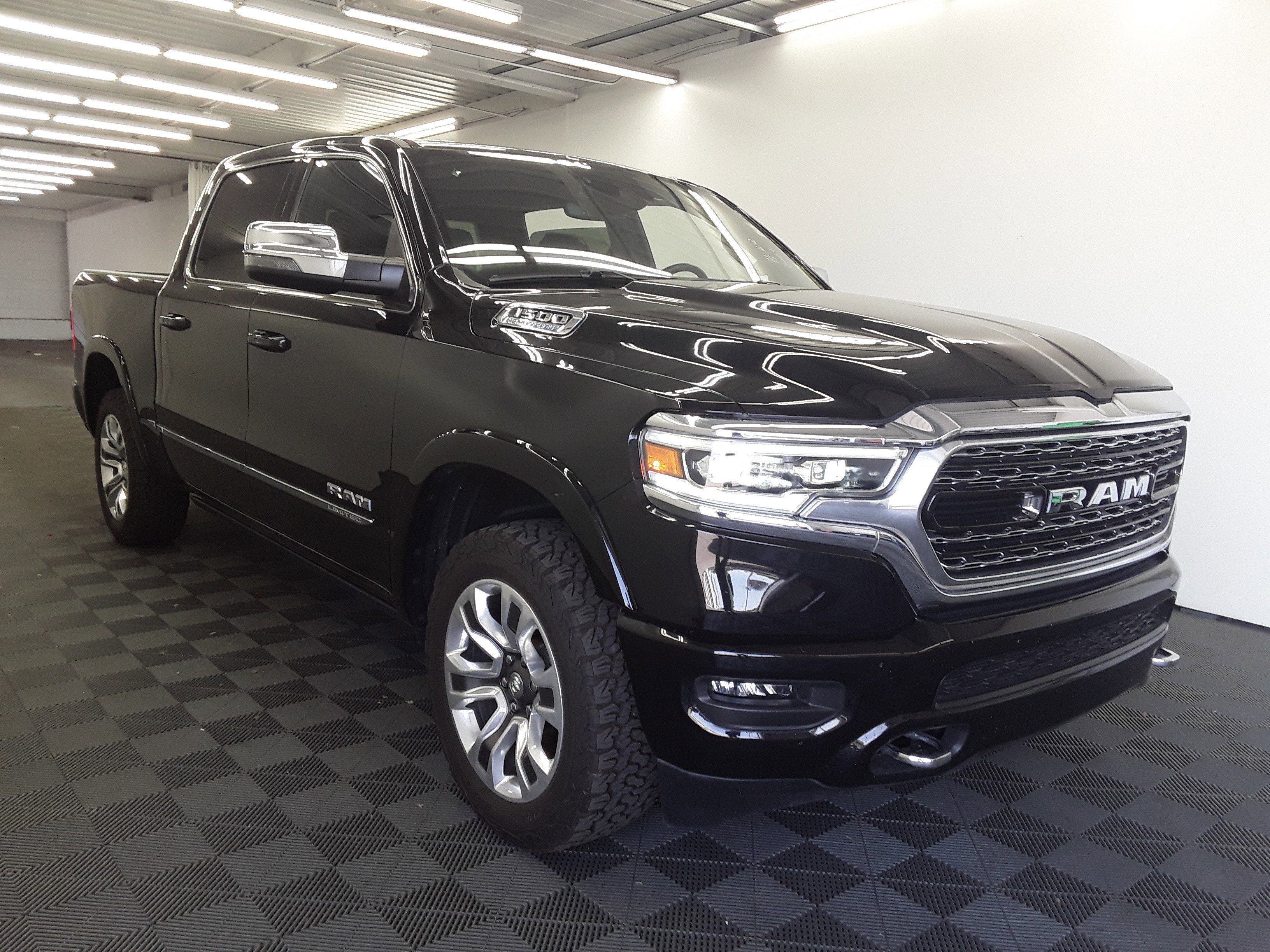 2023 Ram 1500 Limited 4x4 Crew Cab 5'7