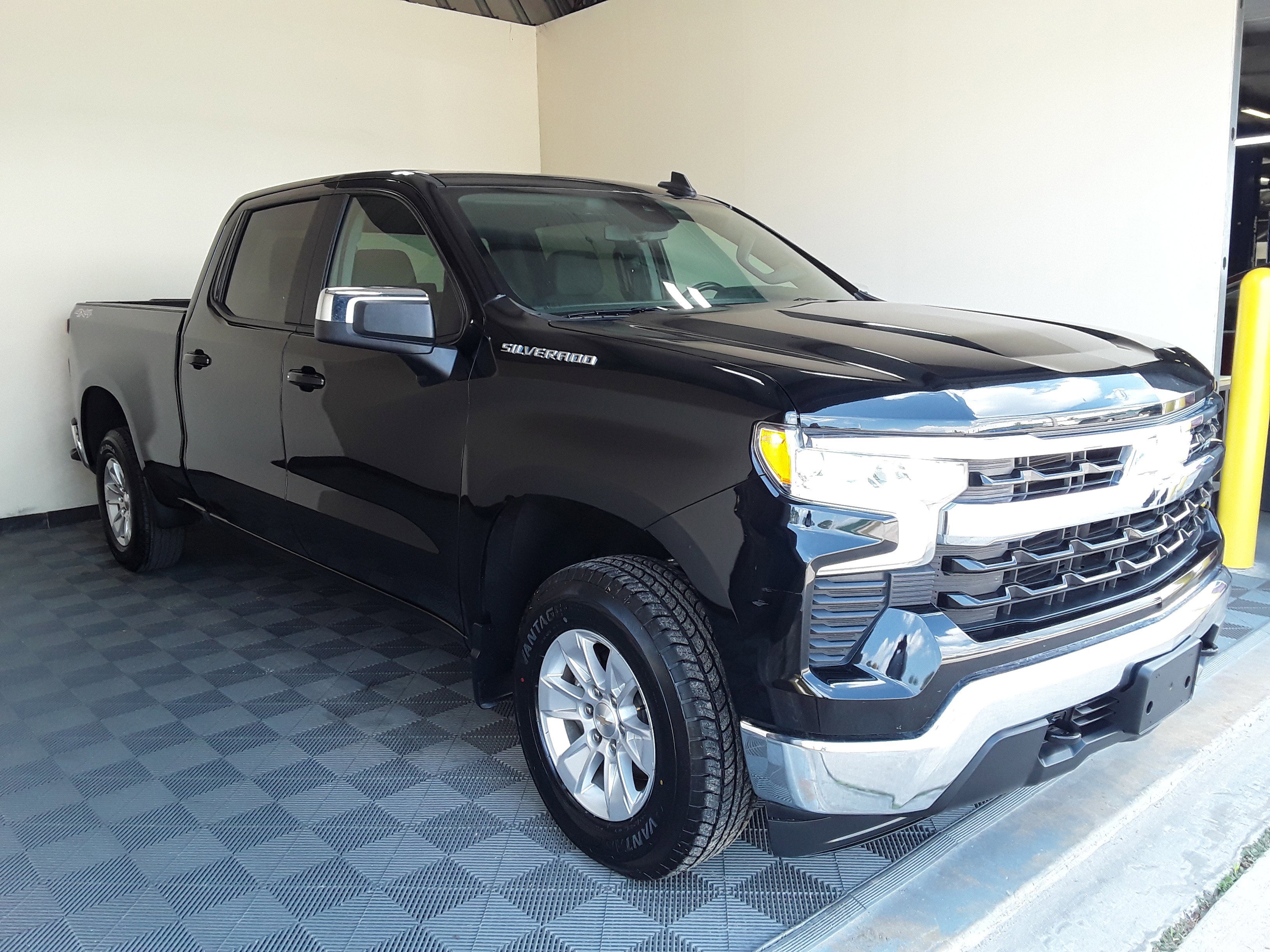 2023 Chevrolet Silverado 1500 LT 4WD Crew Cab 157