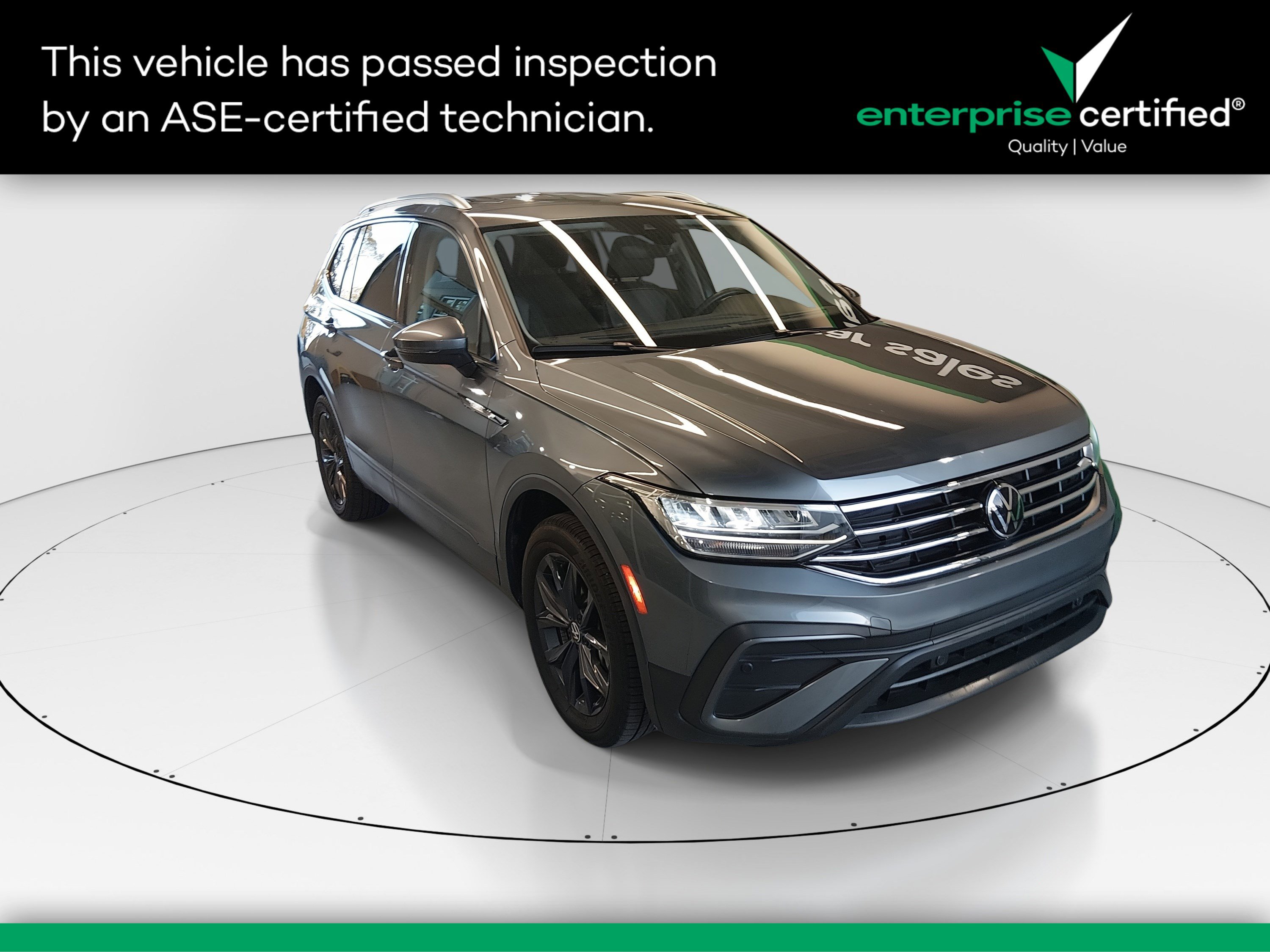 2024 Volkswagen Tiguan SE's photo