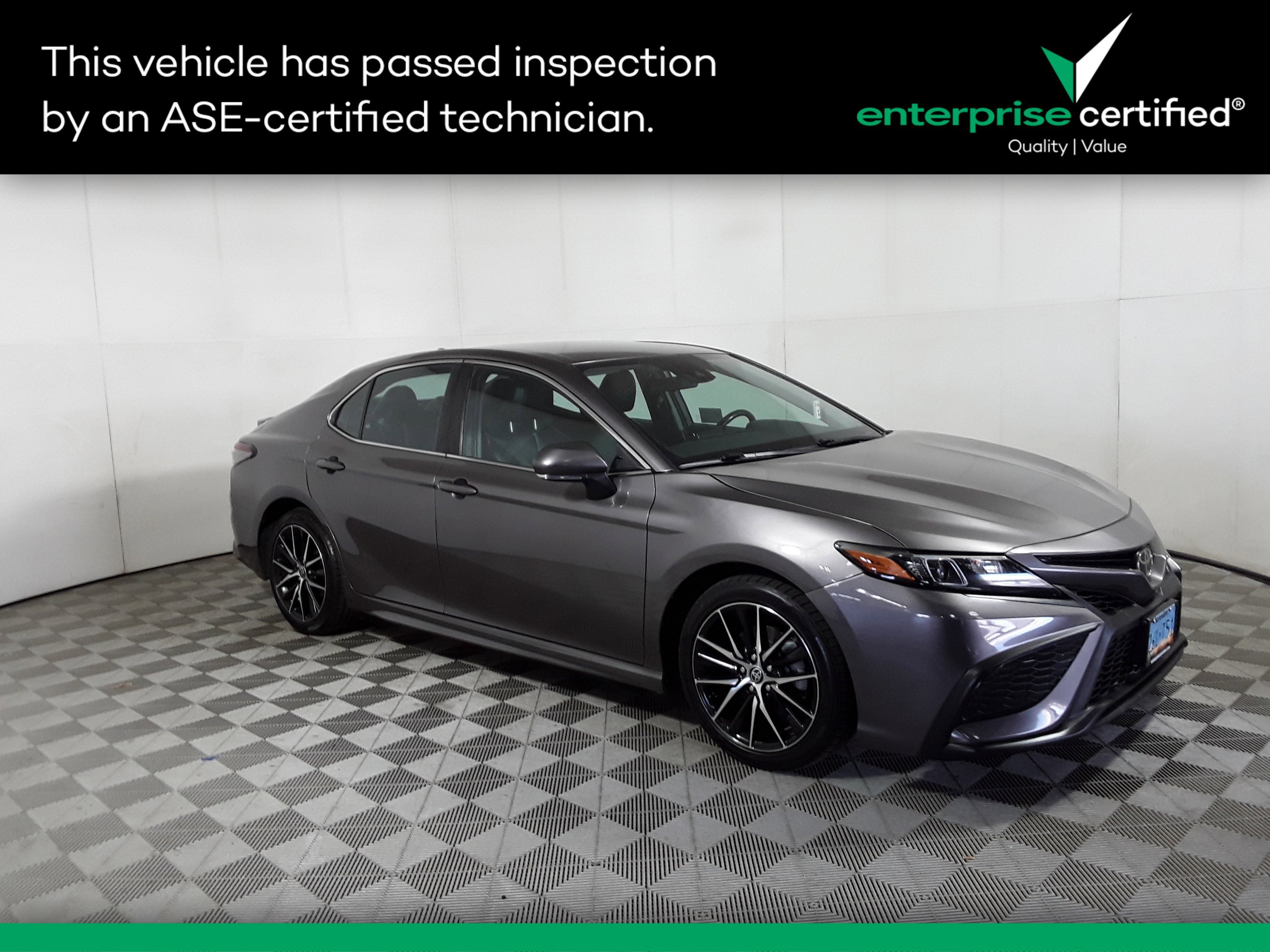 Used 2022 Toyota Camry SE Auto