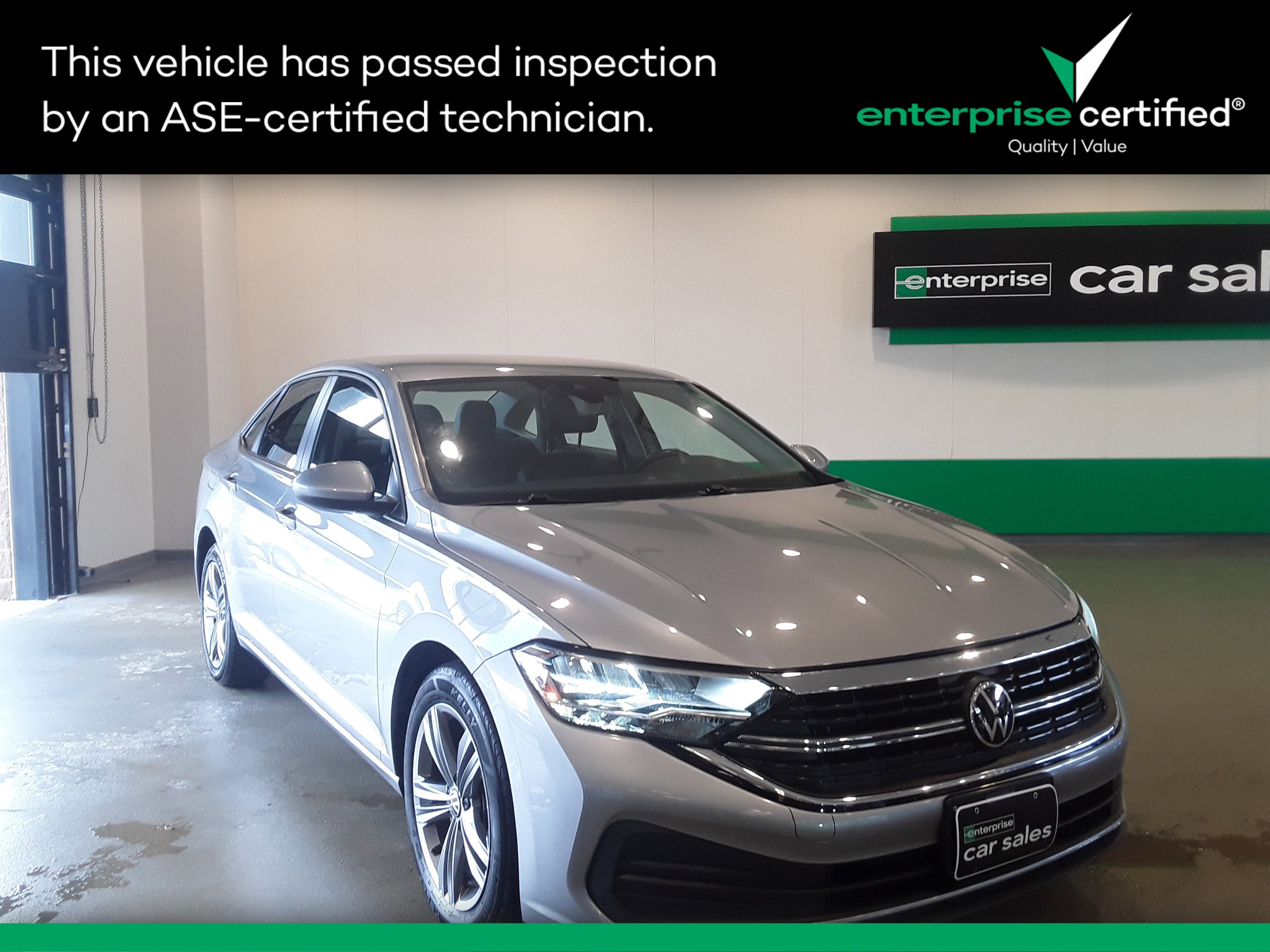 Used 2024 Volkswagen Jetta SE Auto