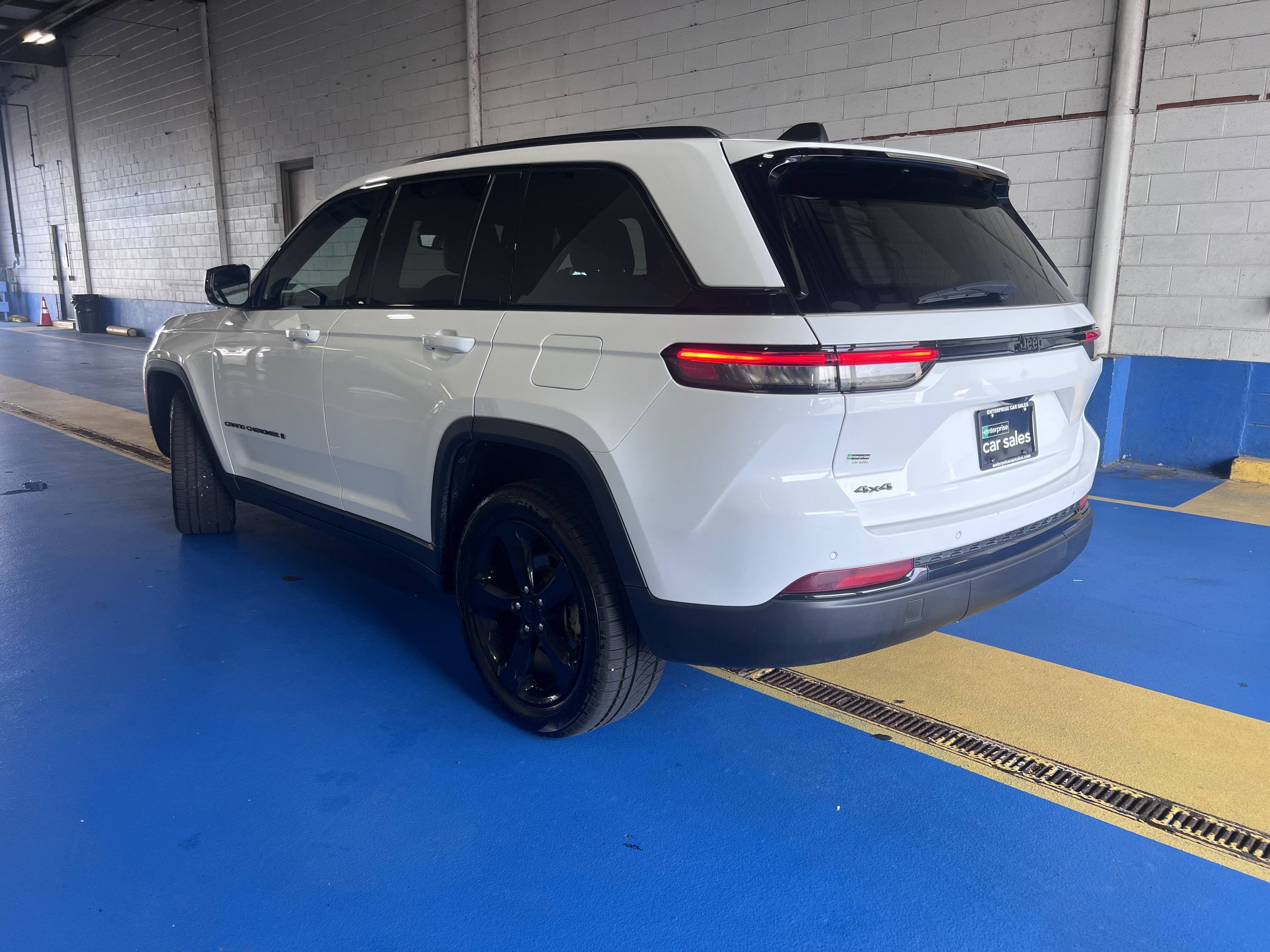 Image 4 of Used 2023 Jeep Grand Cherokee Altitude 4x4