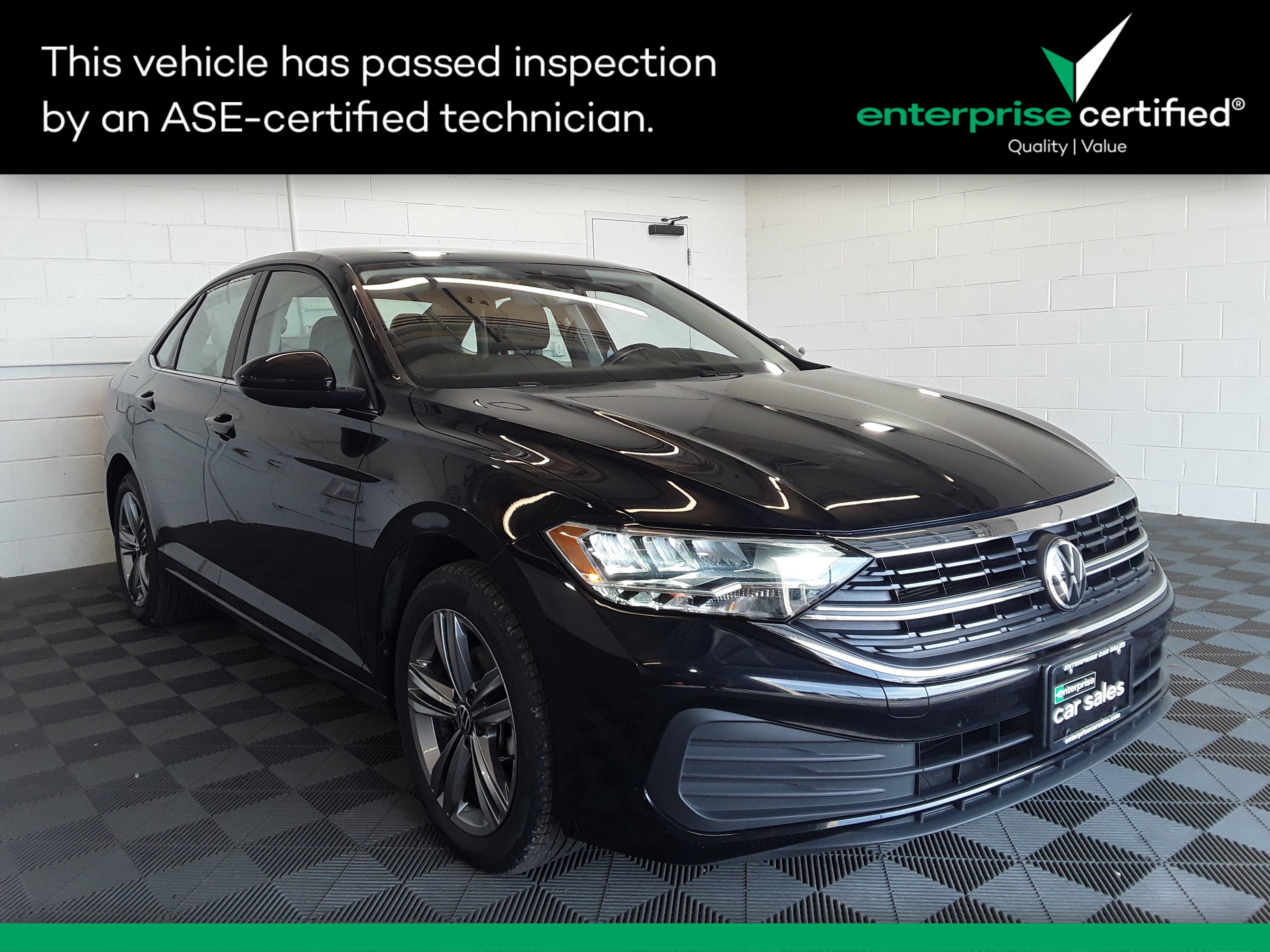 Used 2024 Volkswagen Jetta SE Auto