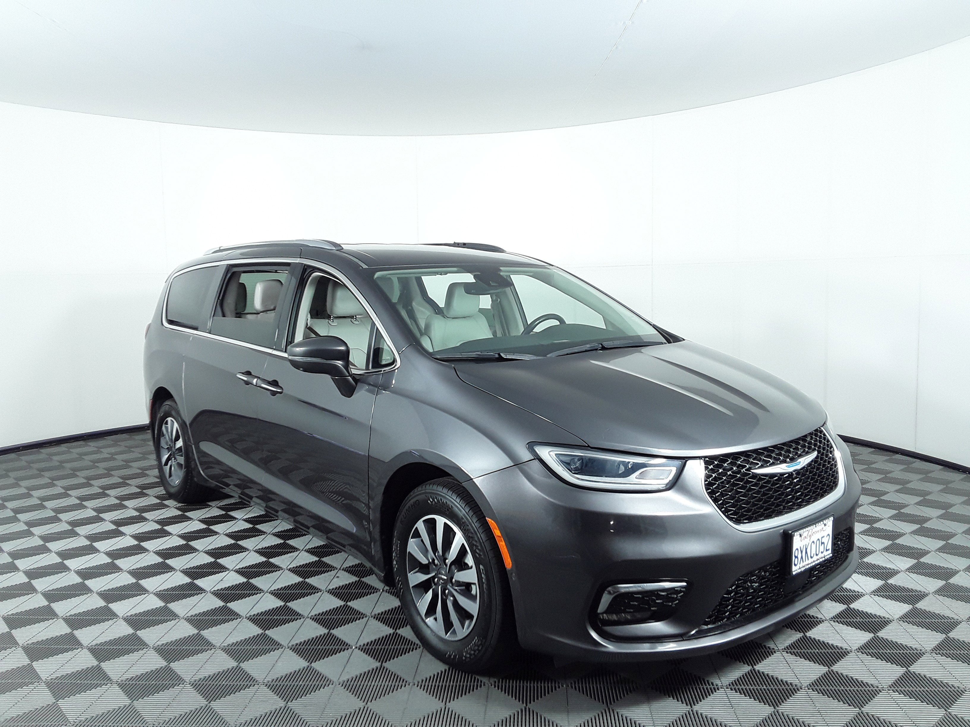 2021 Chrysler Pacifica Hybrid Touring L FWD