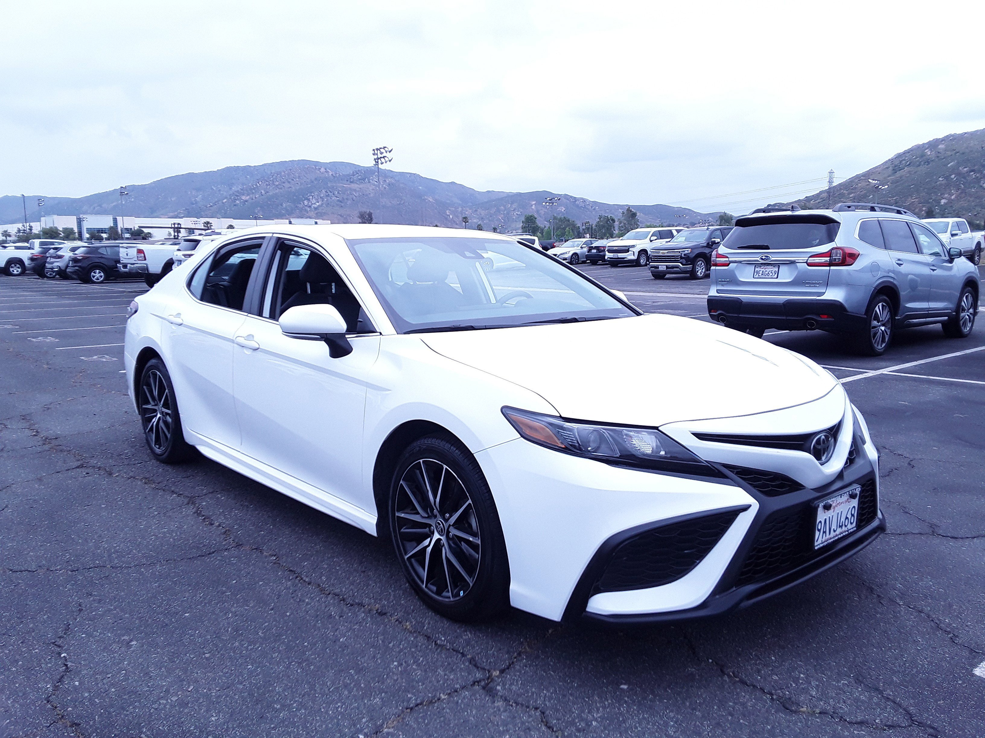 2022 Toyota Camry SE Auto