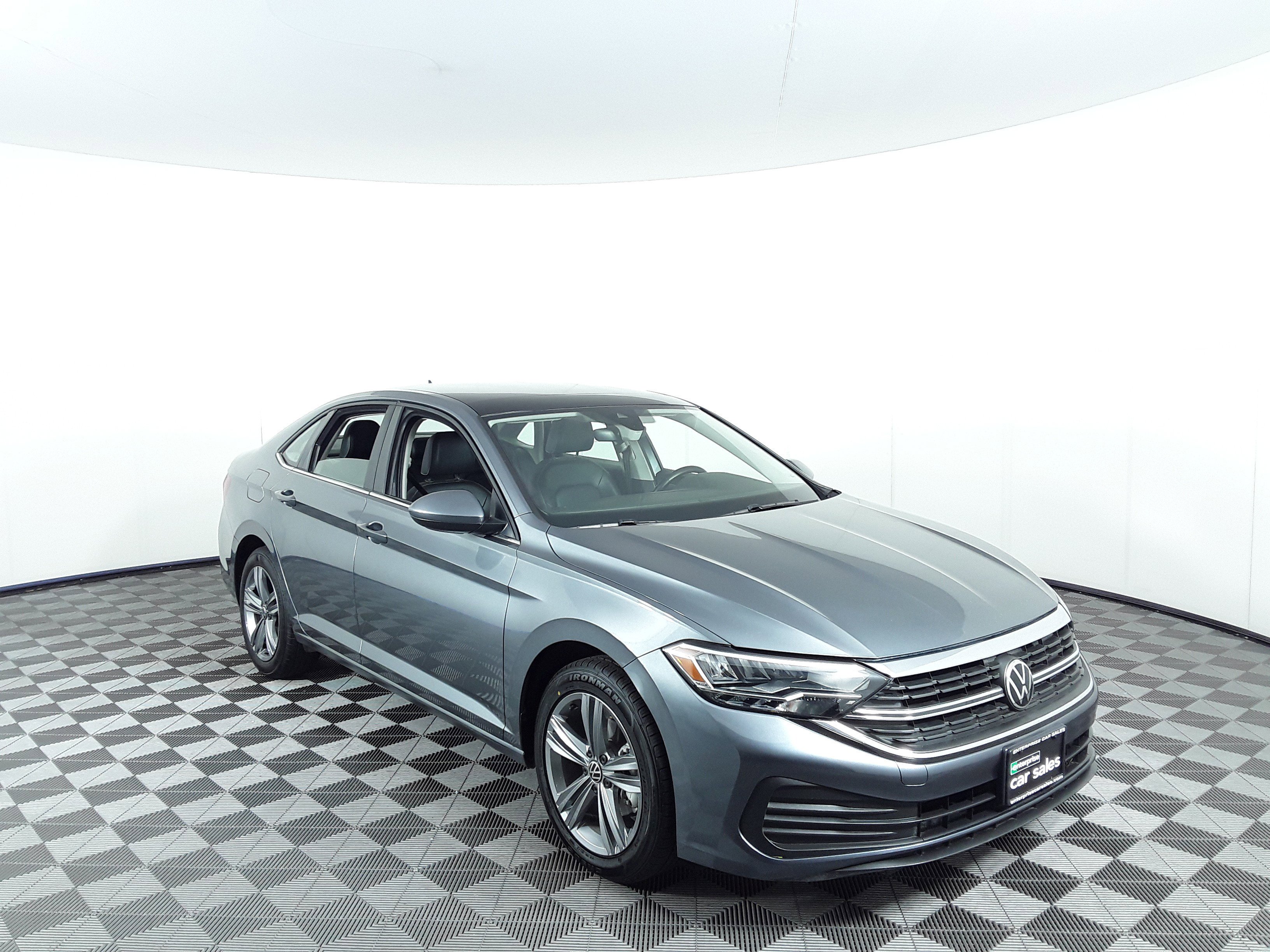 2024 Volkswagen Jetta SE's photo