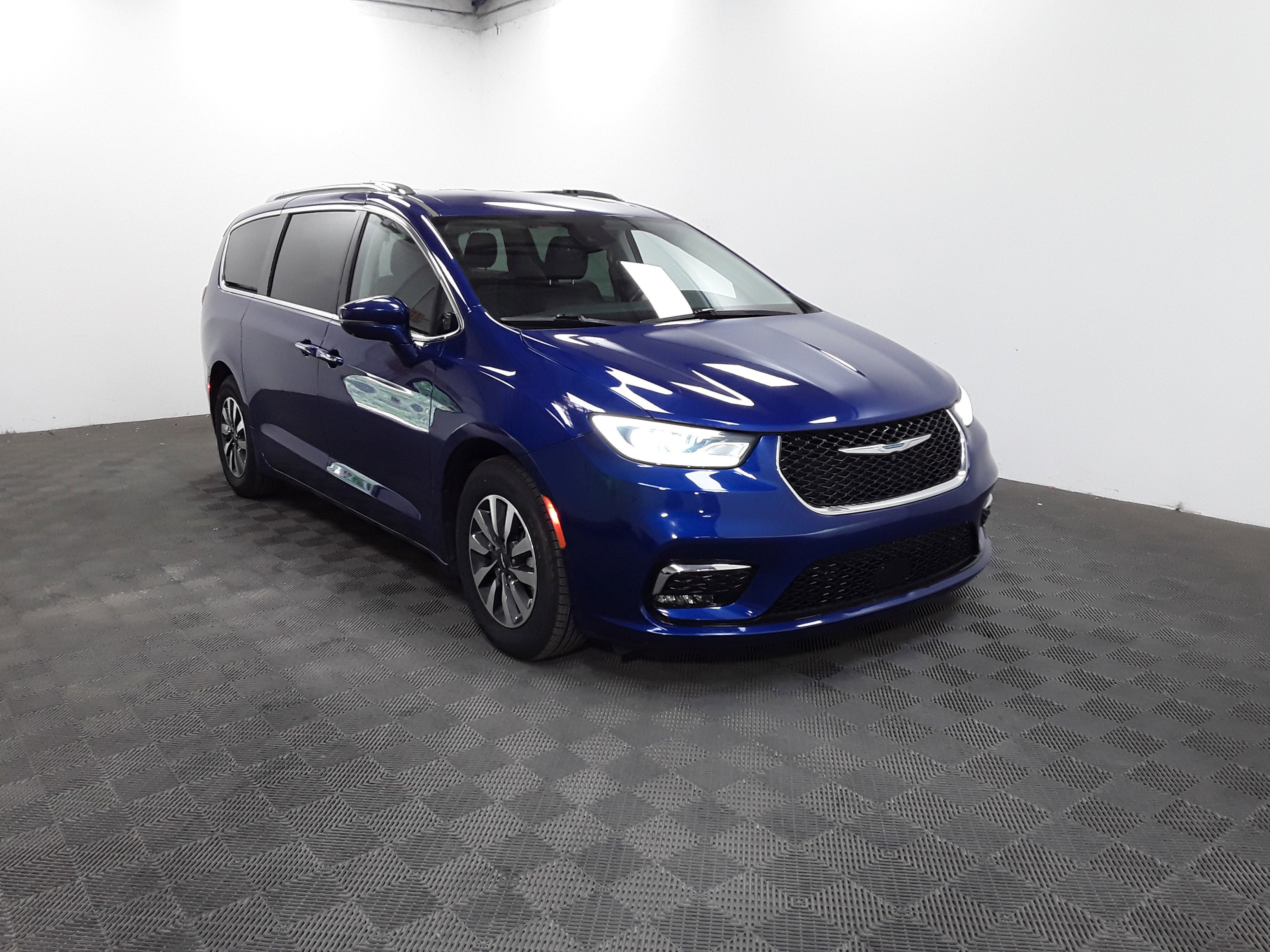 2021 Chrysler Pacifica Hybrid Touring L FWD
