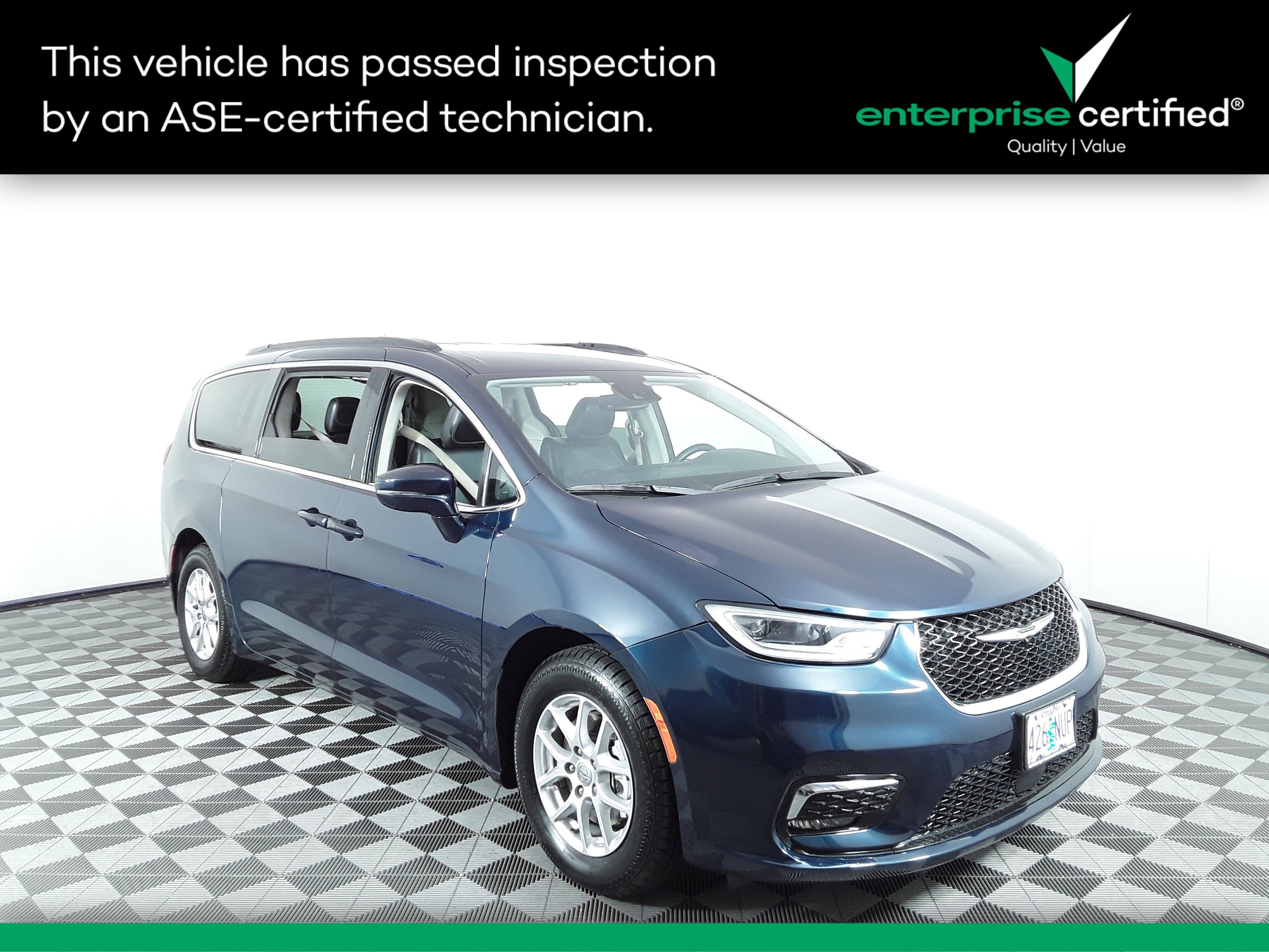 2022 Chrysler Pacifica Touring L's photo