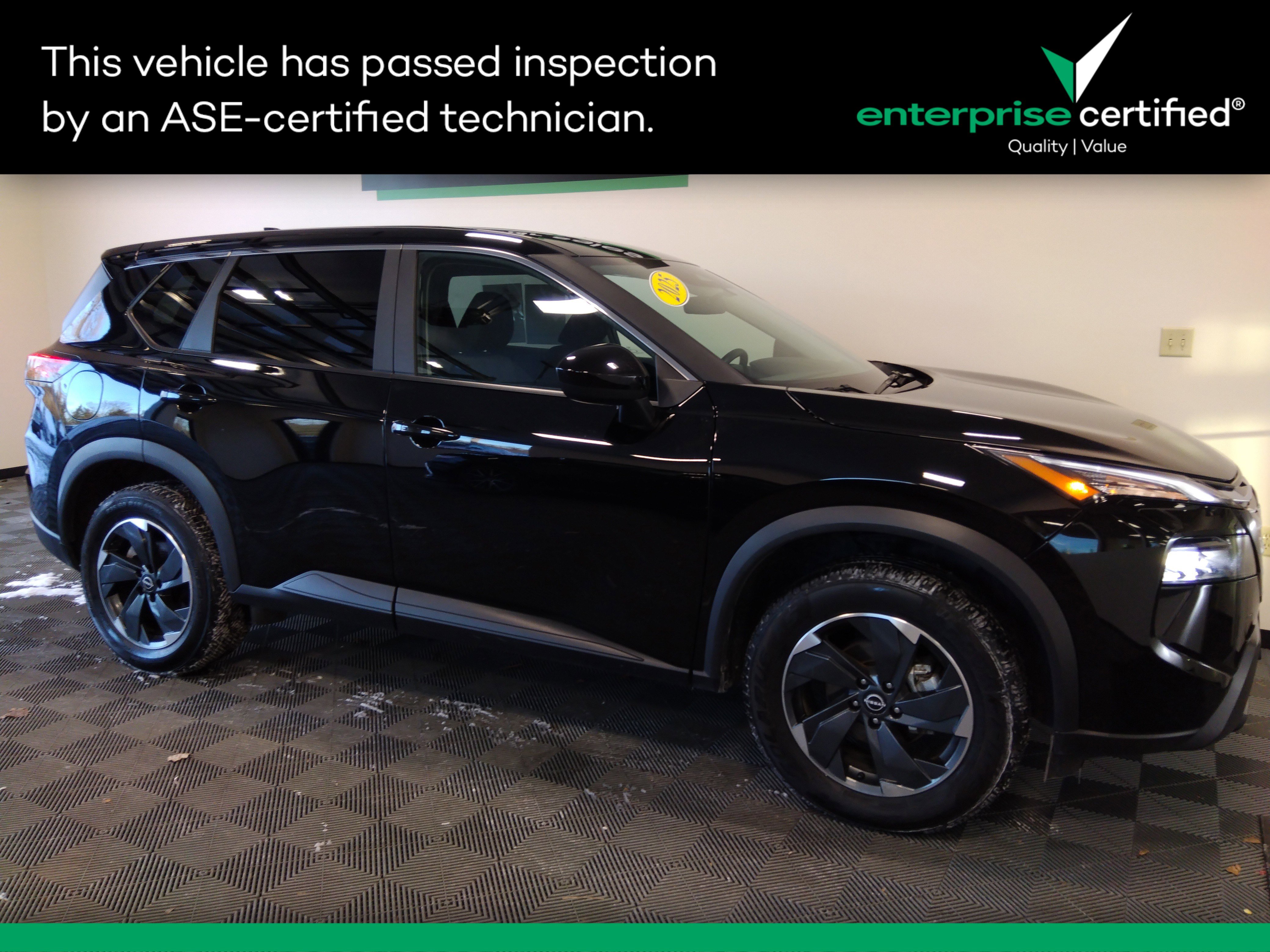 2025 Nissan Rogue SV's photo