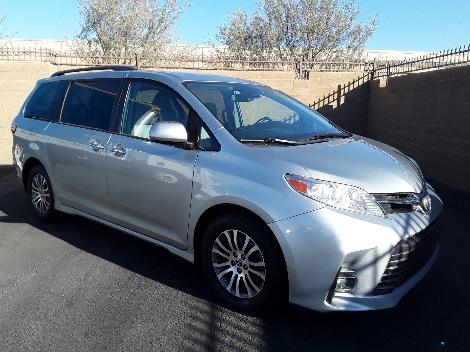 2020 Toyota Sienna XLE FWD 8-Passenger