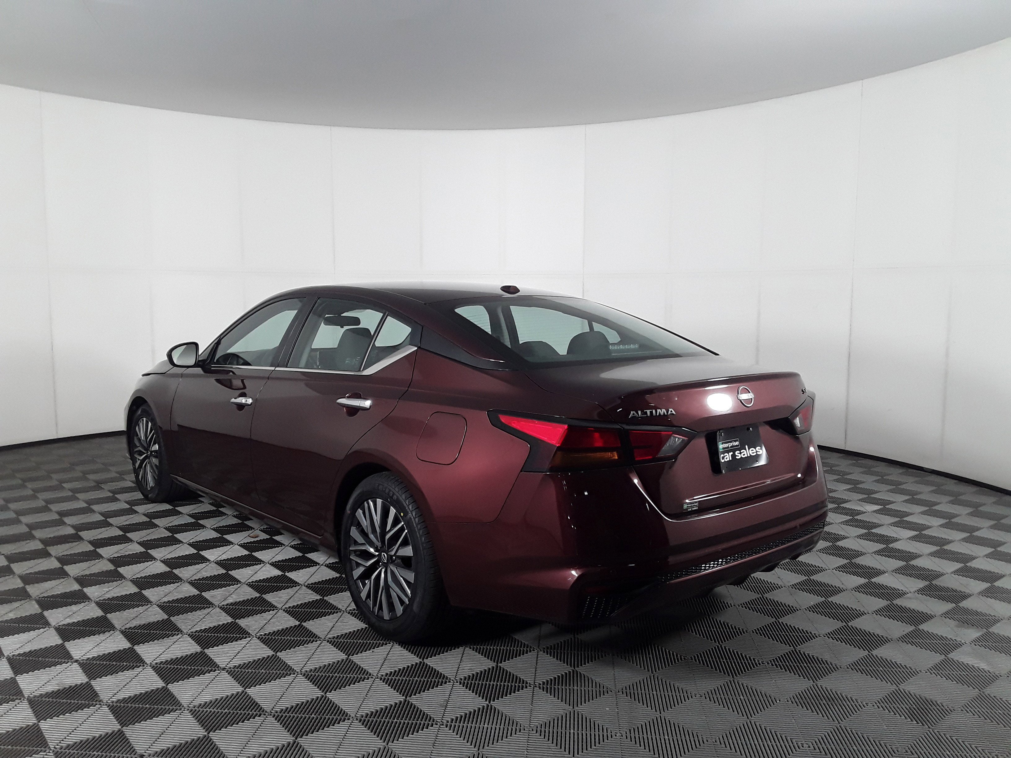 Image of Used 2024 Nissan Altima 2.5 SV Sedan